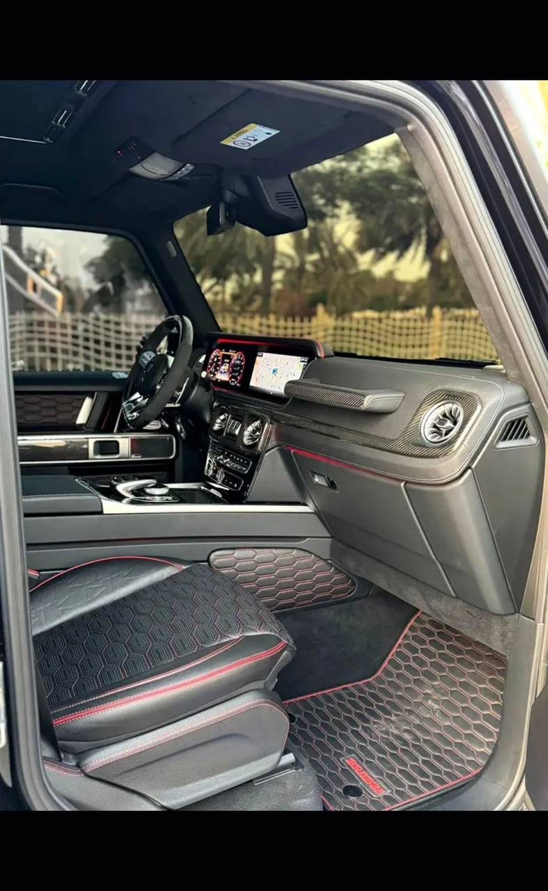 Черный Mercedes Benz G 800 2023 год