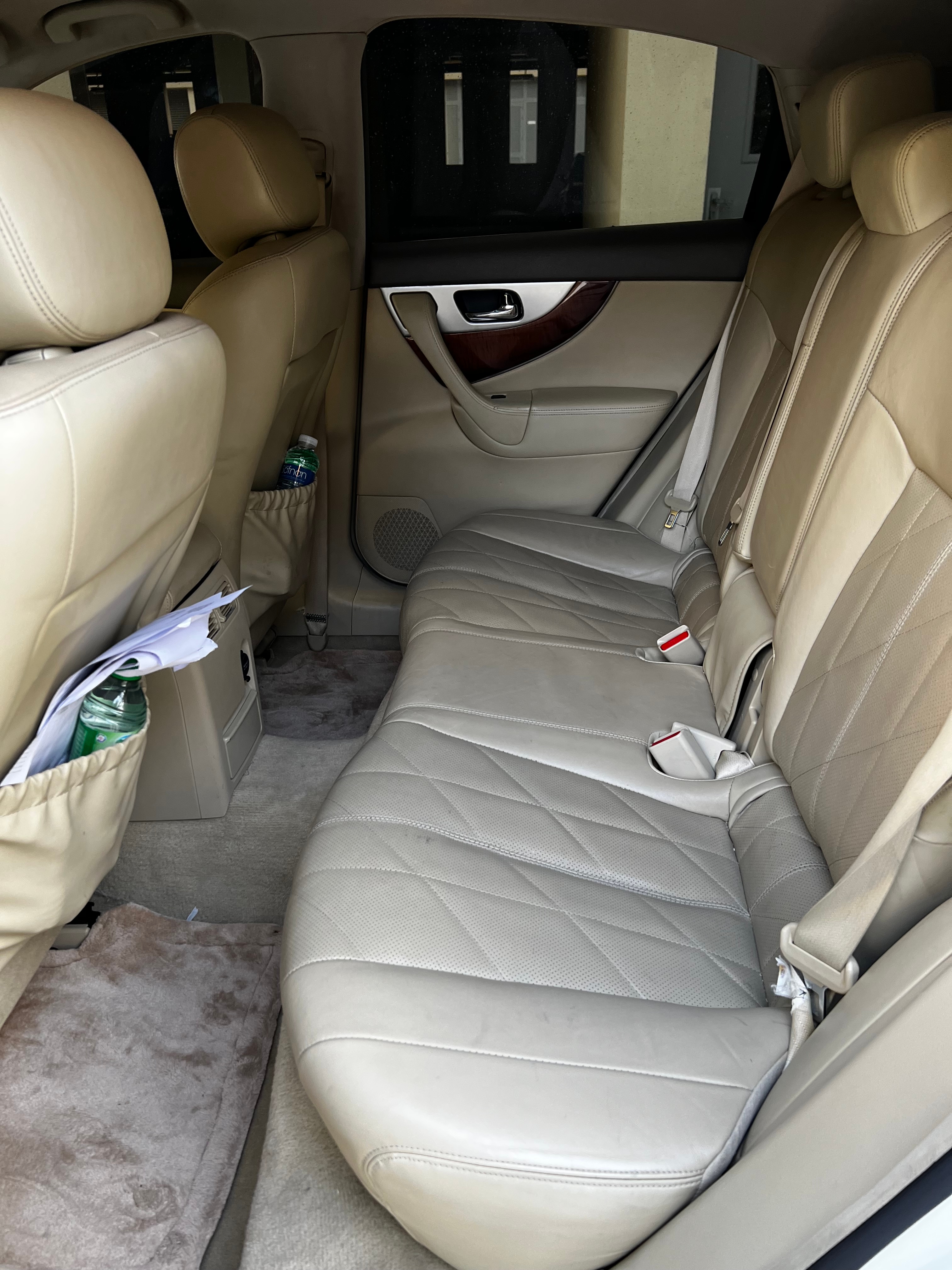 Blanc Infiniti QX70 Excellence 2016