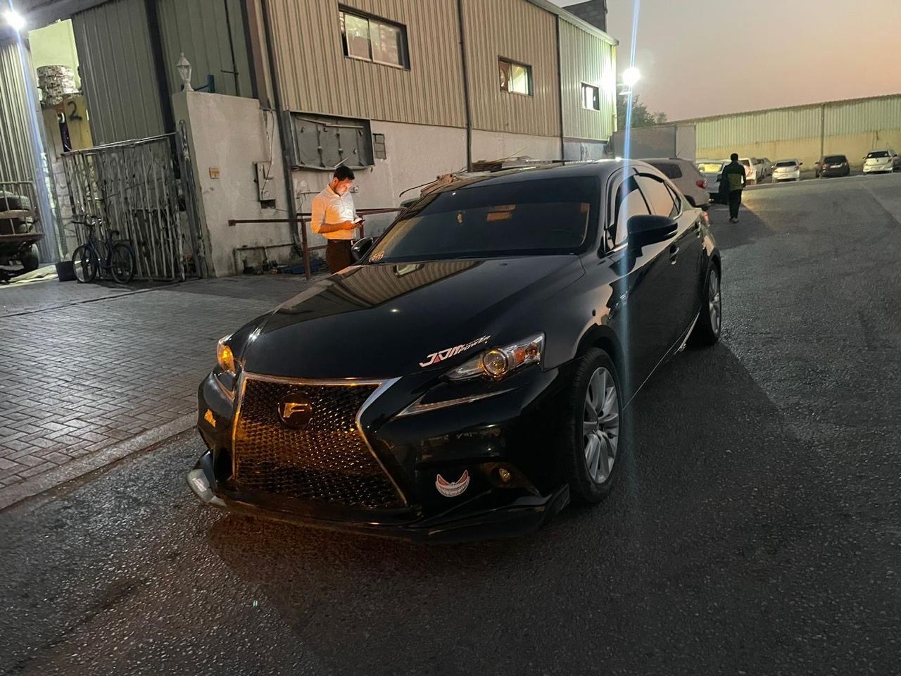 Noir Lexus IS200t 2016