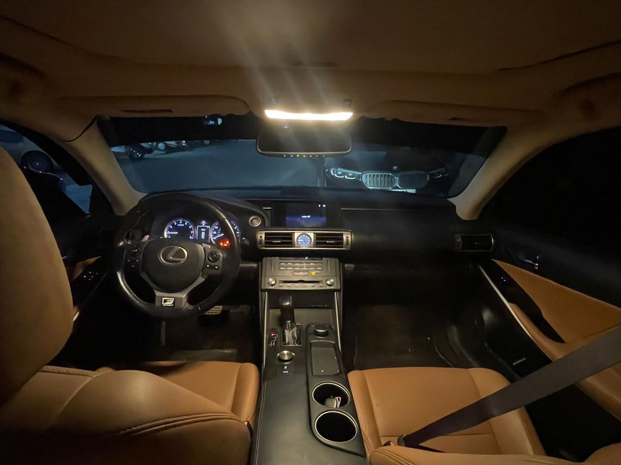 Noir Lexus IS200t 2016