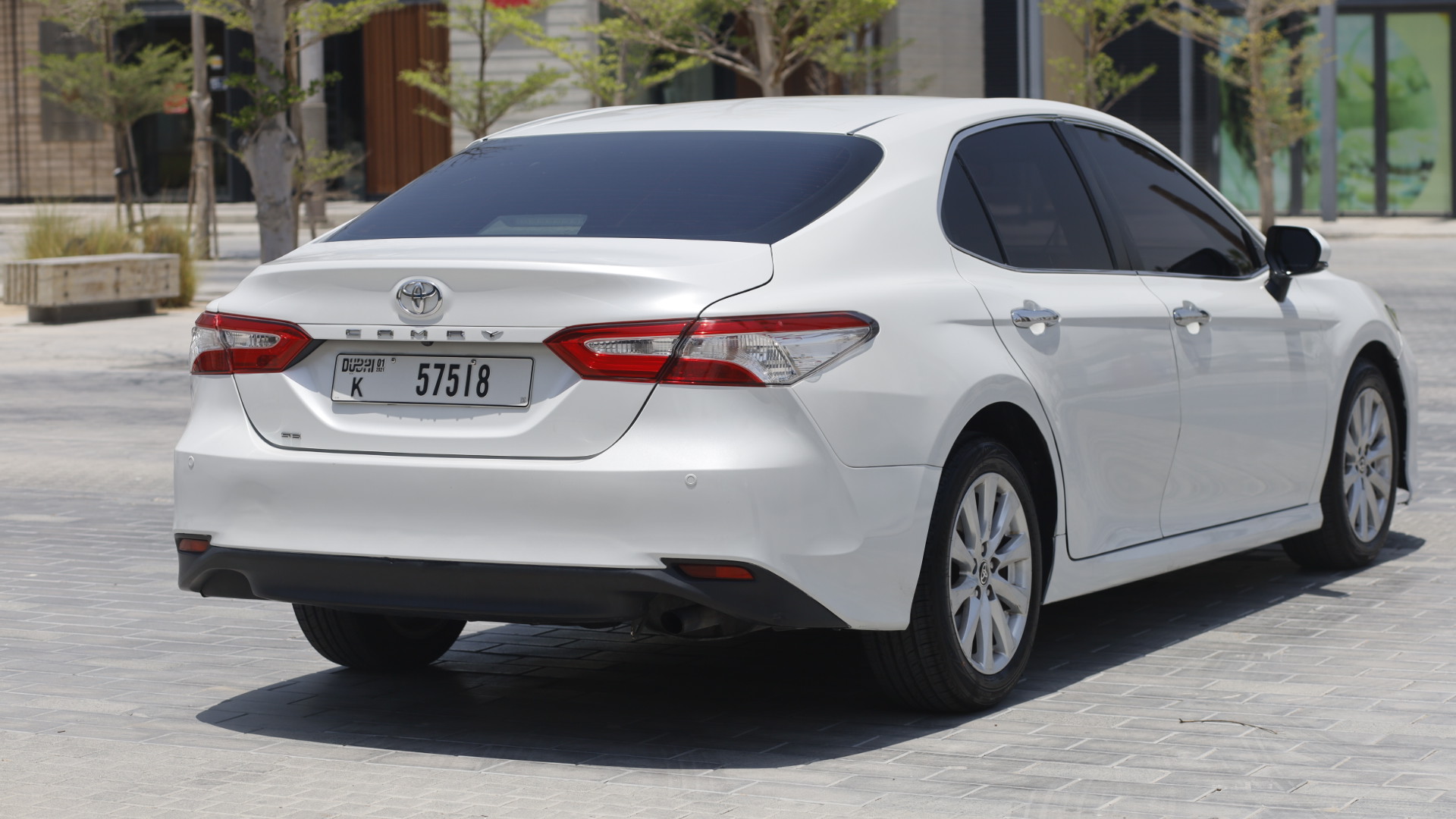 Blanc Toyota Camry SE 2020