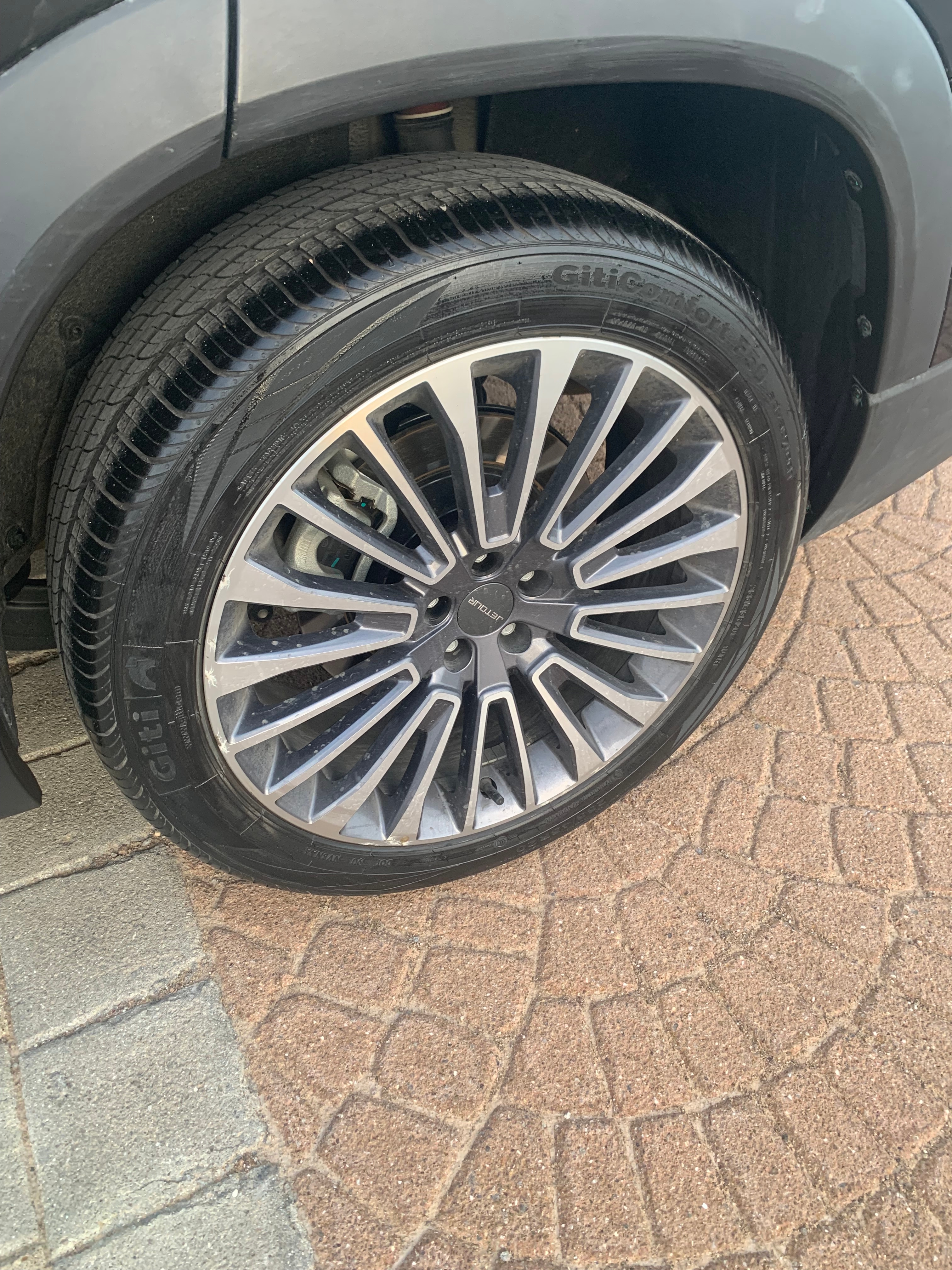 أسود جيتور X90 Plus 1.6T Luxury 2023