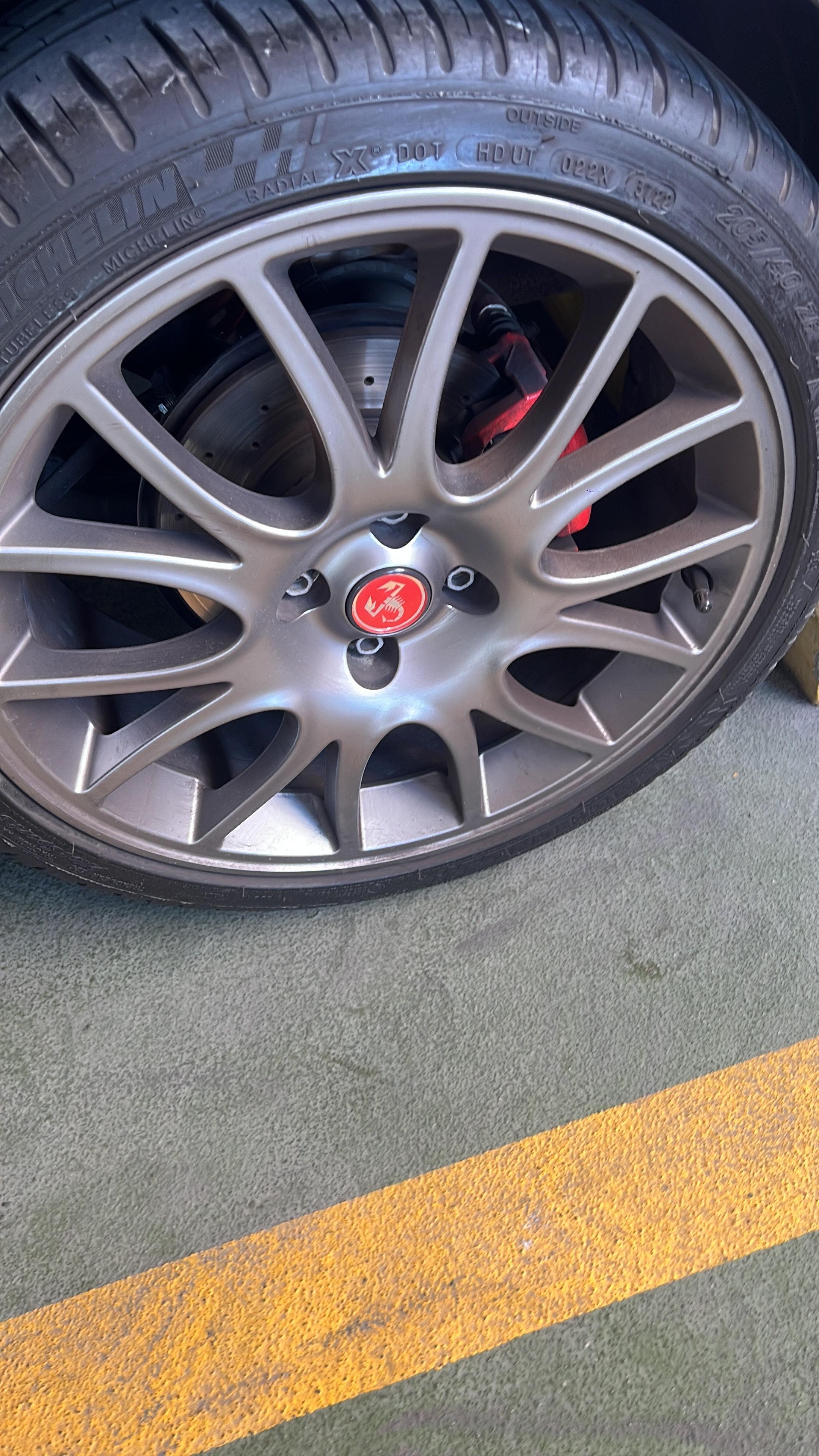 Noir Abarth 695 Turismo 2023