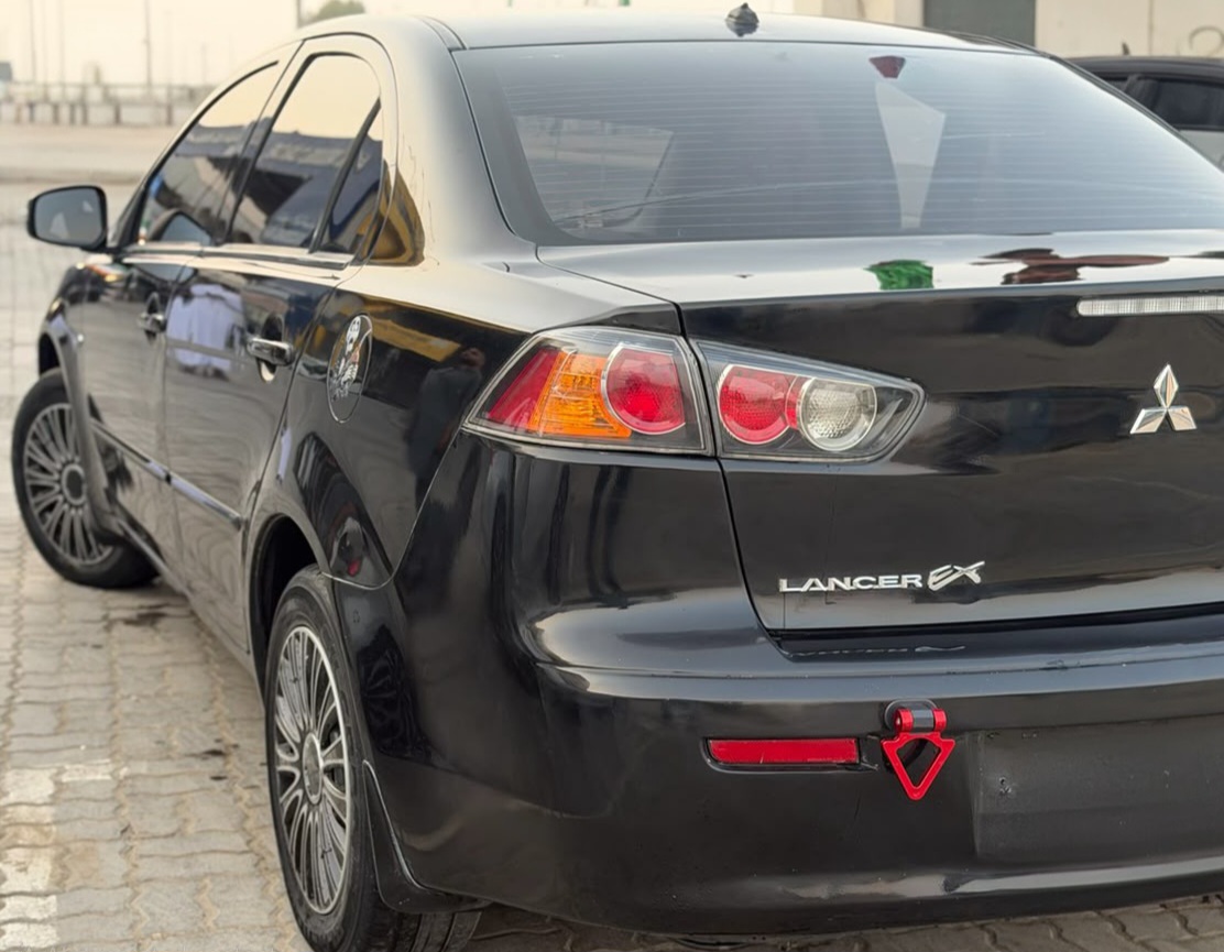 Nero Mitsubishi Lancer EX GLX 2015