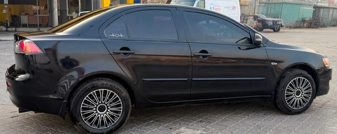 Nero Mitsubishi Lancer EX GLX 2015