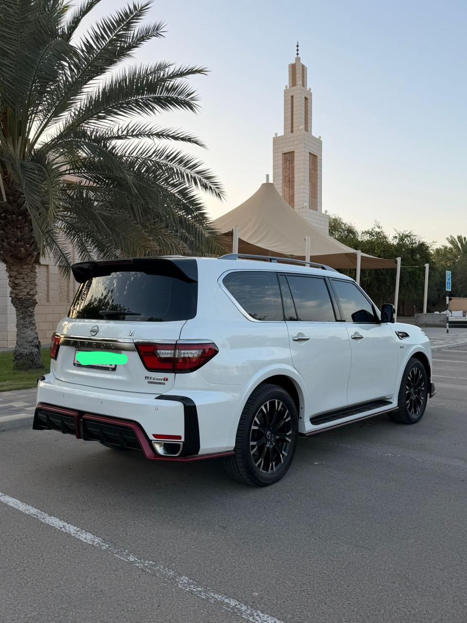 Blanc Nissan Patrol Nismo 2022