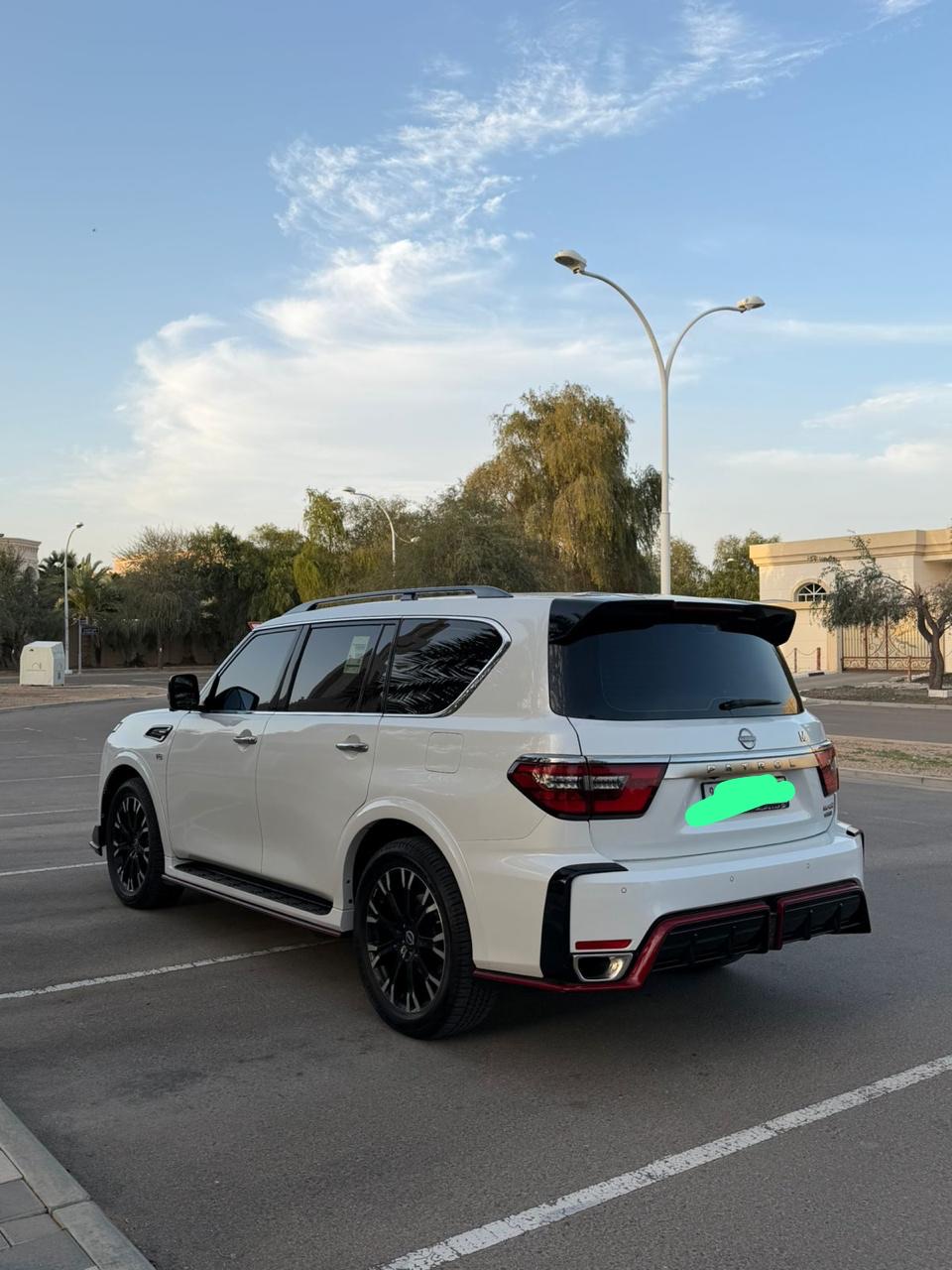 Blanc Nissan Patrol Nismo 2022
