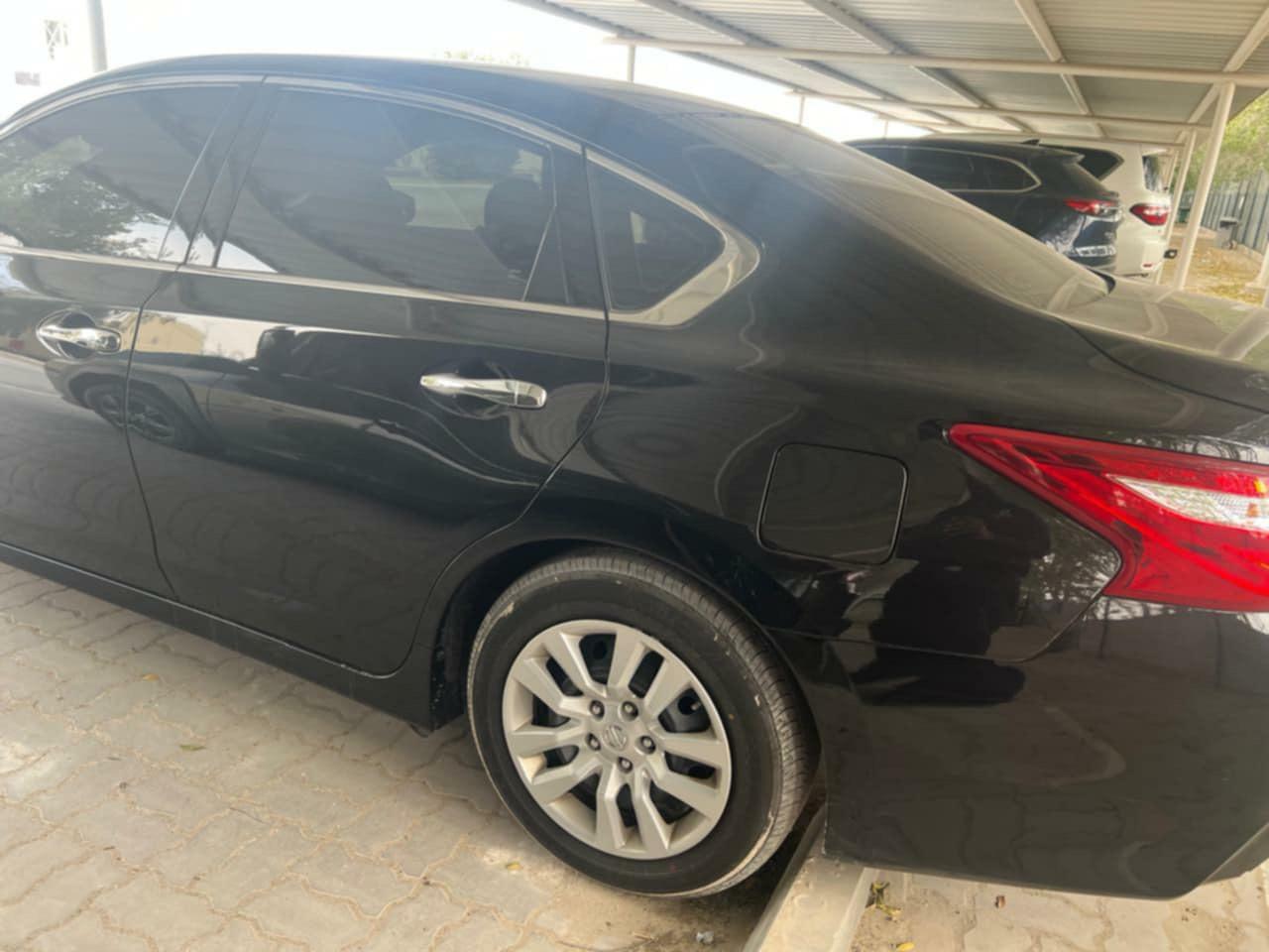 Черный Nissan Altima 2.5 S 2017 год