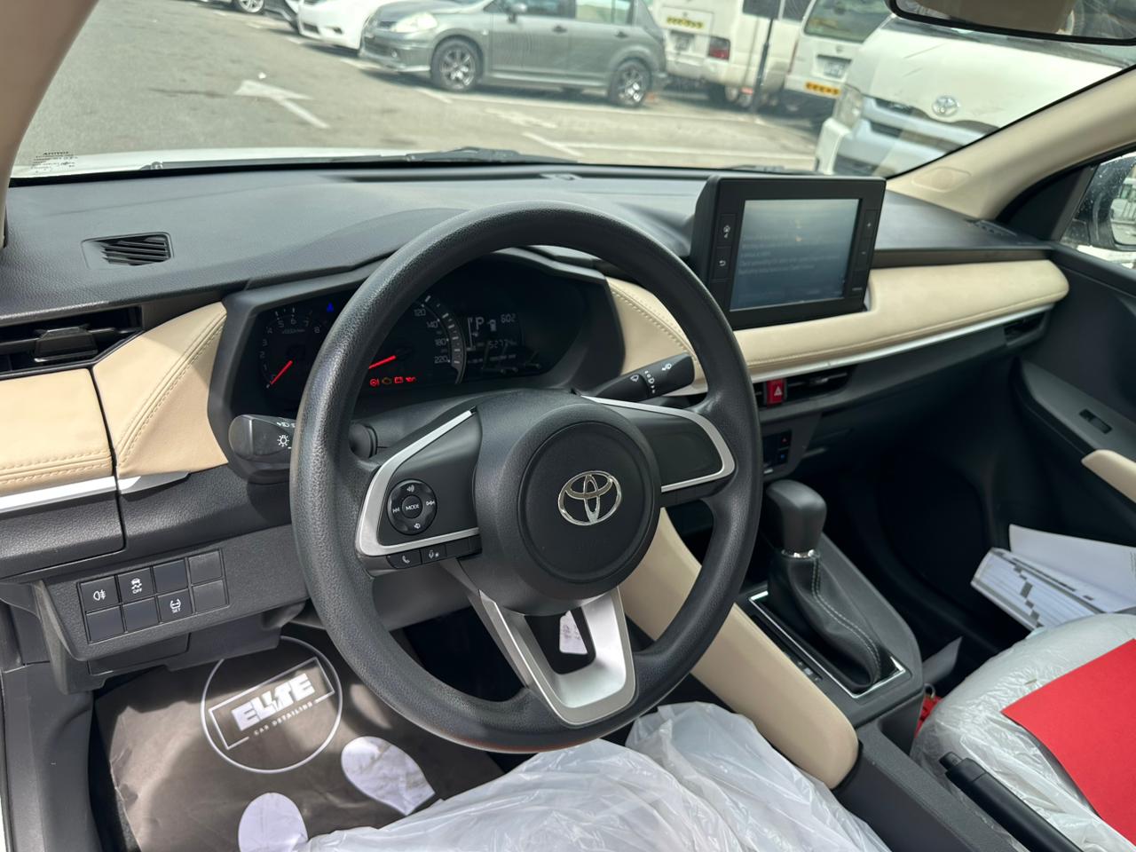 wit Toyota Yaris G 2023
