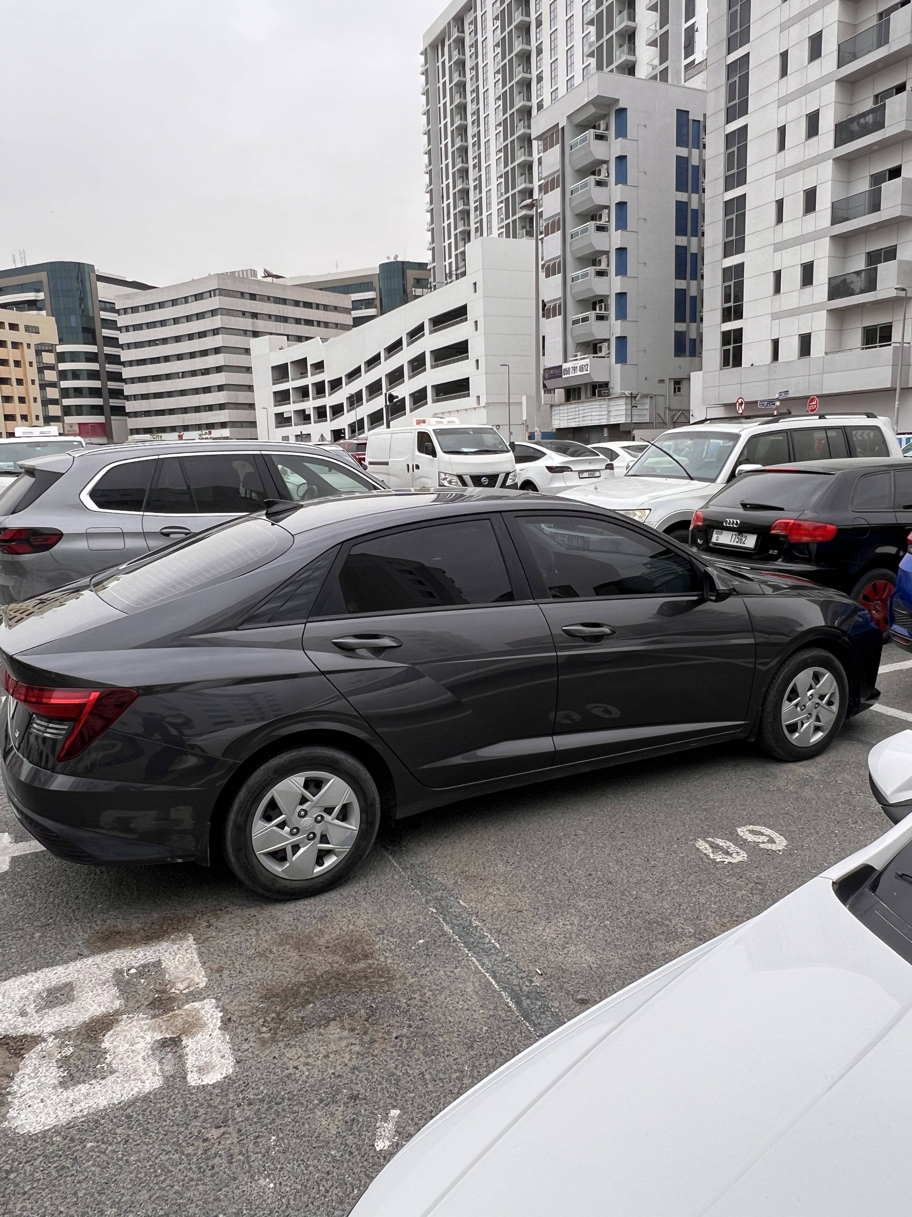 Grigio scuro Hyundai Accent Base 2024