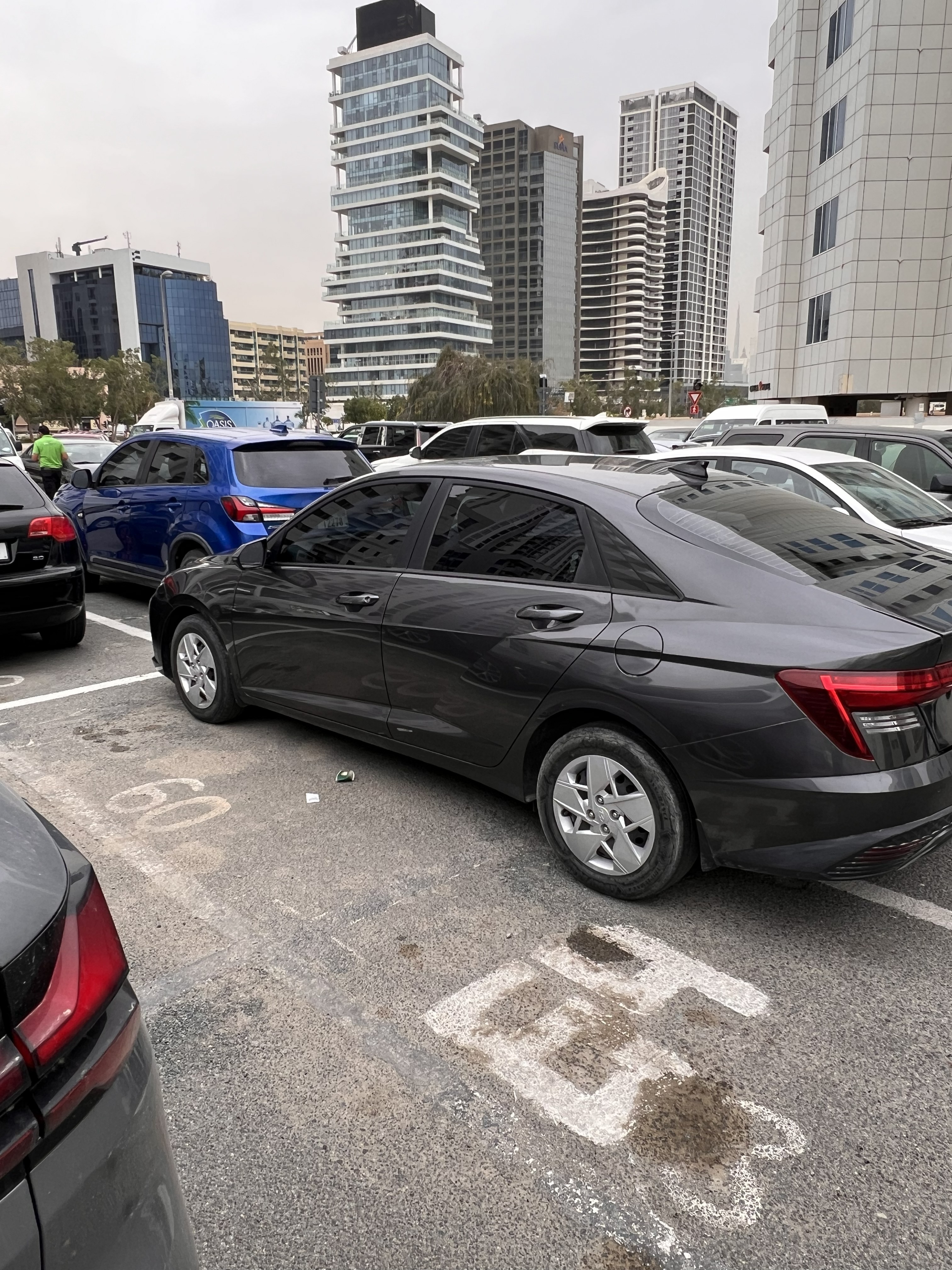 Grigio scuro Hyundai Accent Base 2024