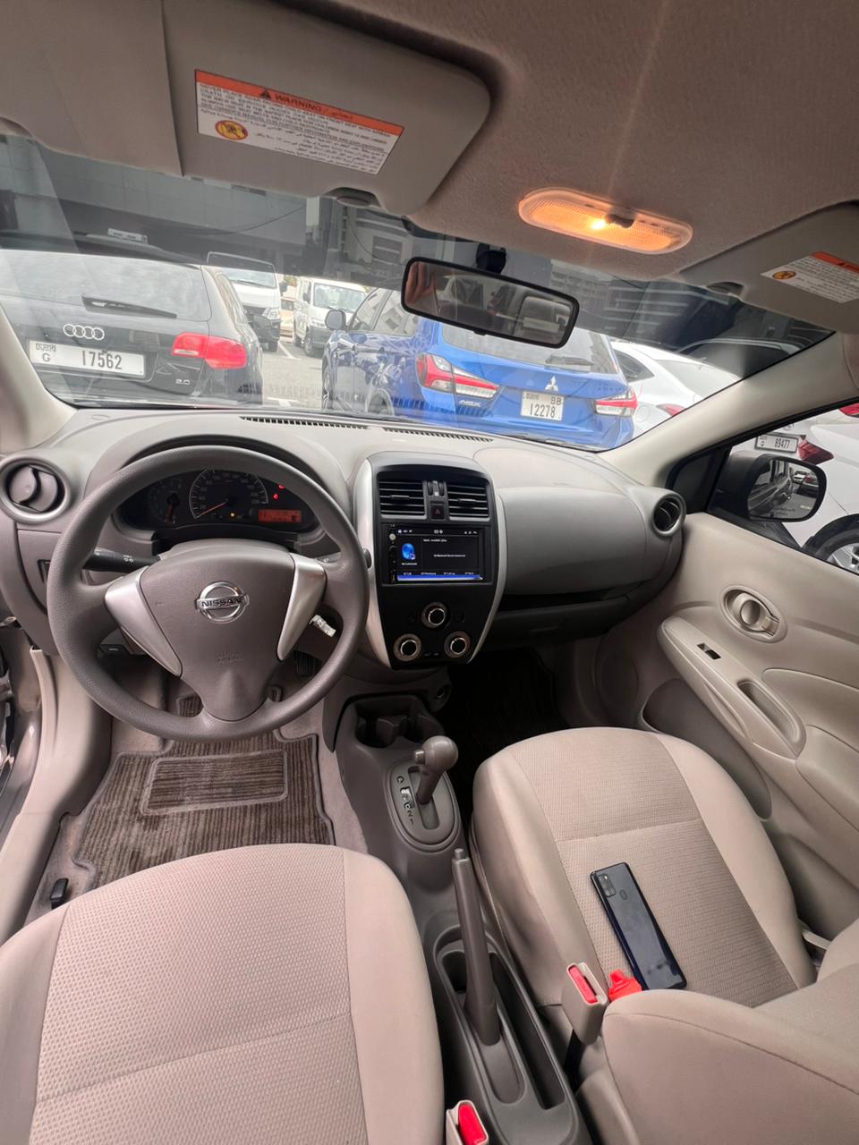 Gris Nissan Sunny Base 2024
