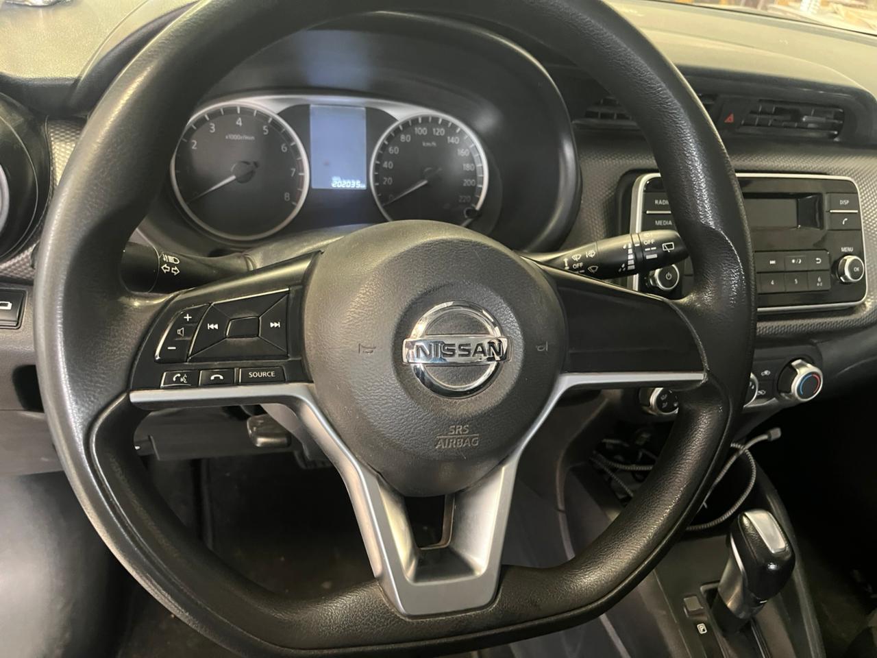 Grigio Nissan Kicks SV 2020