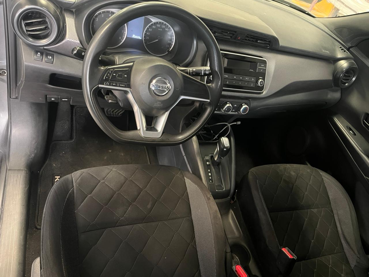 Grigio Nissan Kicks SV 2020