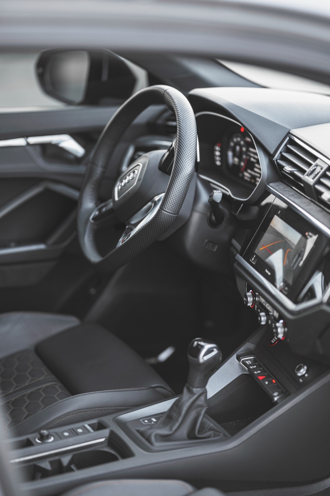 gris Audi RS Q3 2021