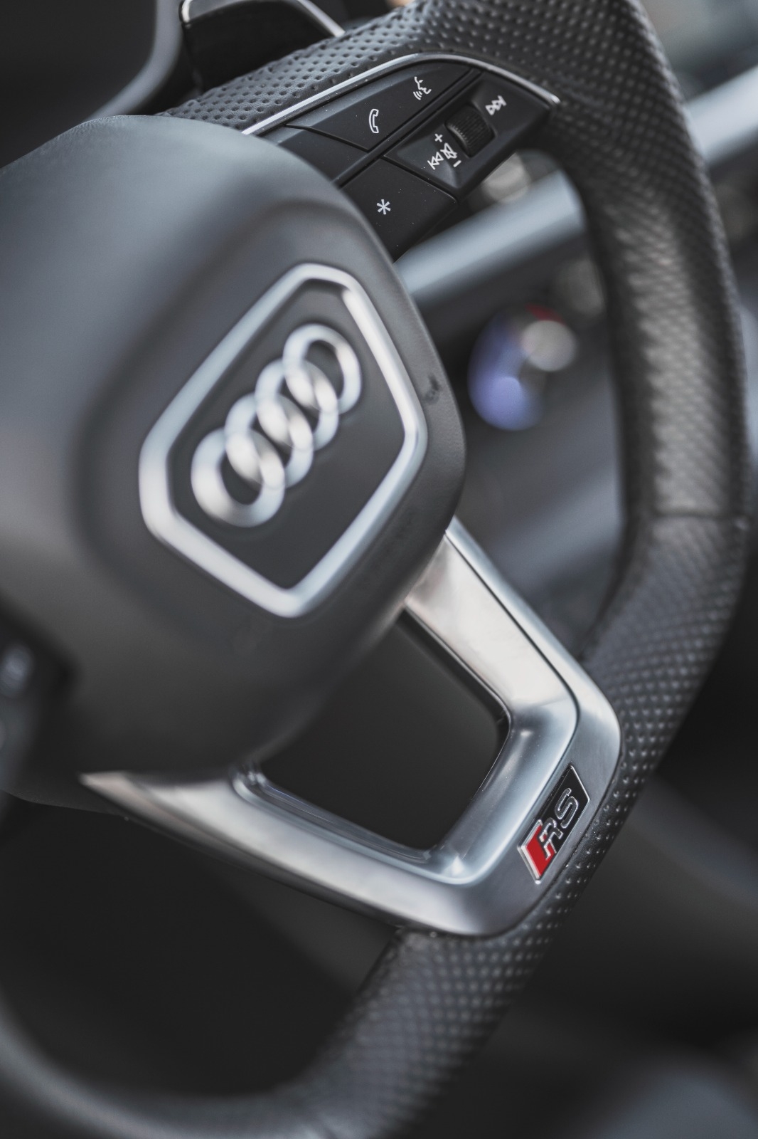 gris Audi RS Q3 2021