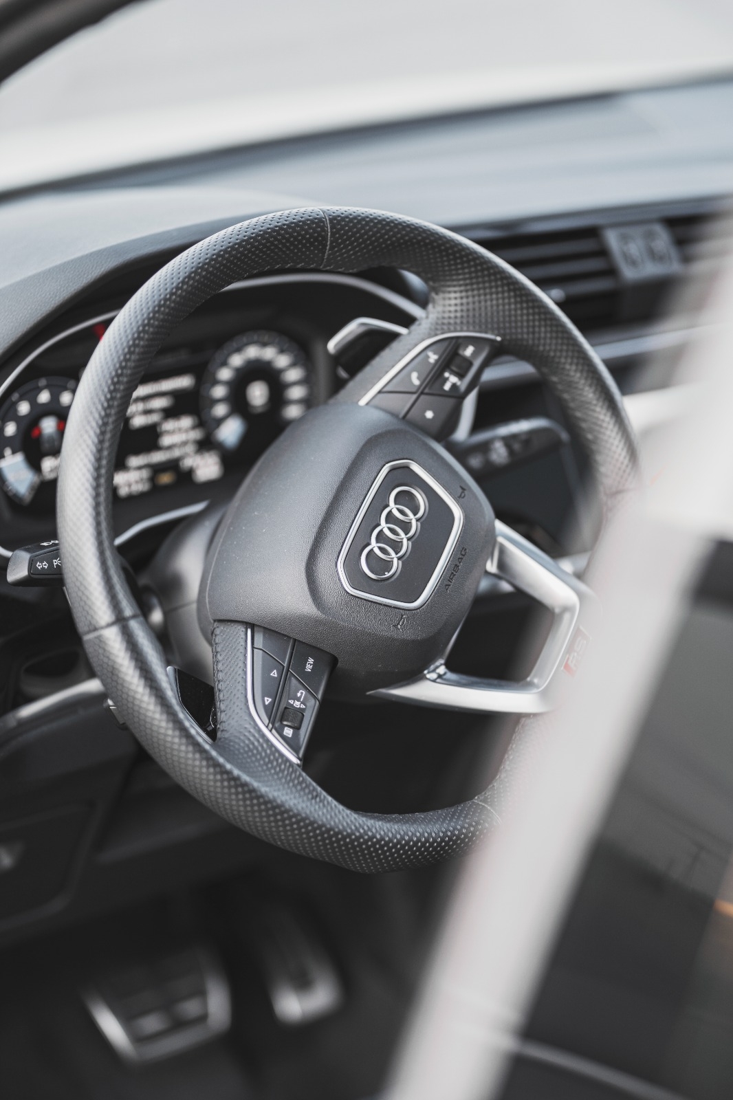 灰色的 奥迪 RS Q3 2021