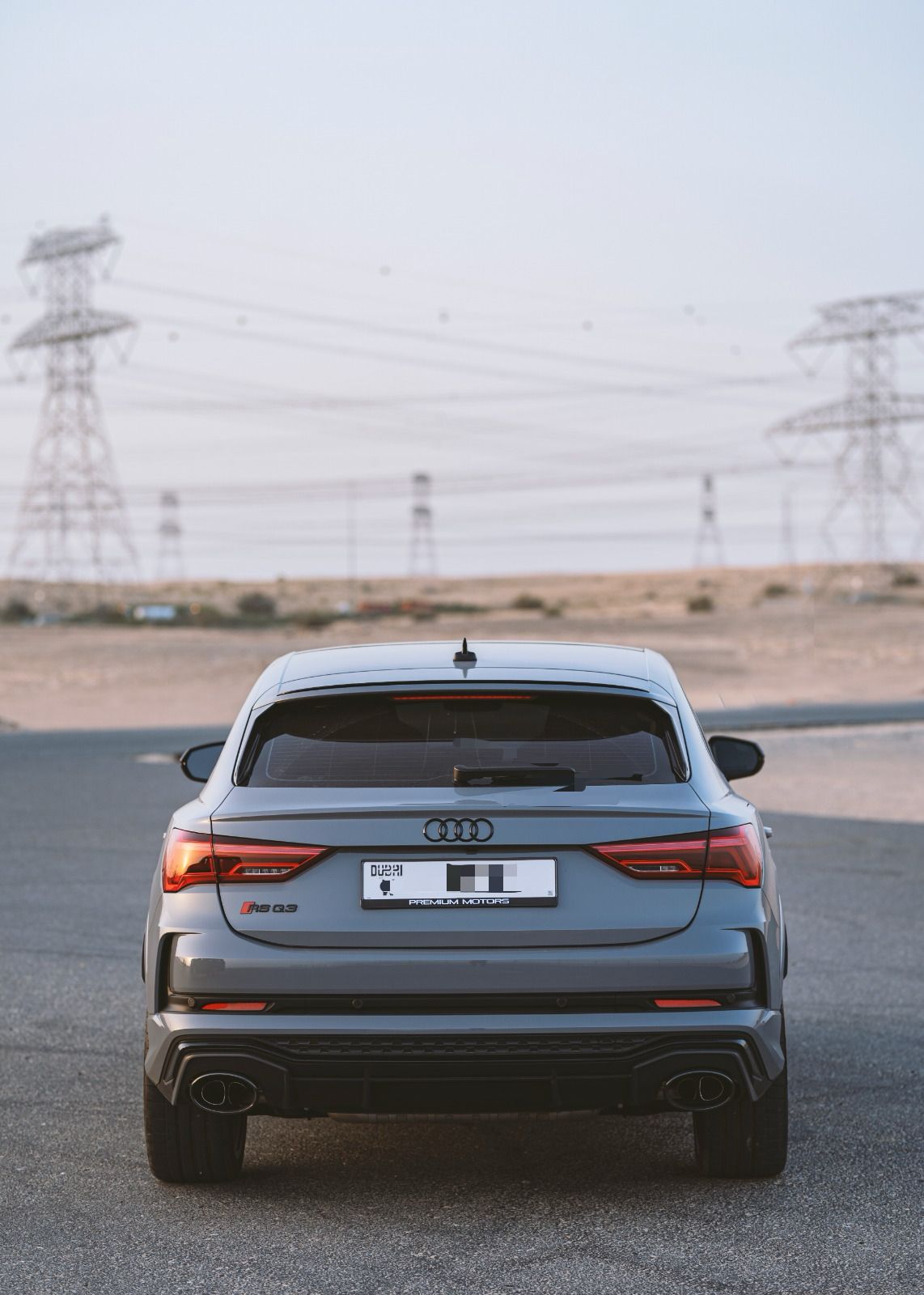 灰色的 奥迪 RS Q3 2021