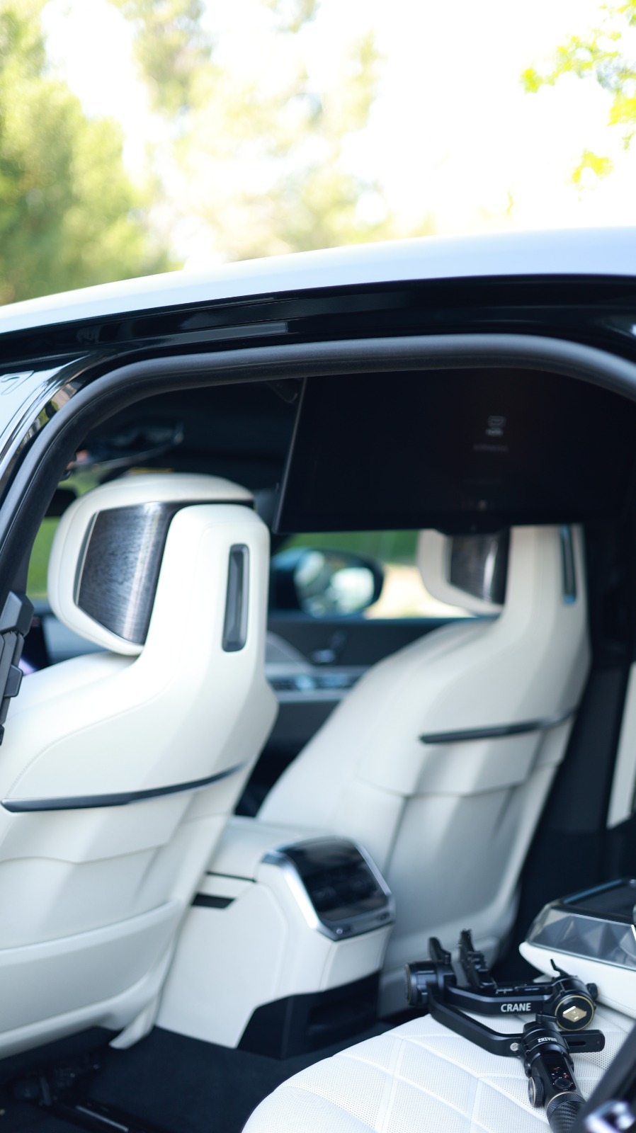 Черный BMW 735i M SPORT 2023 год