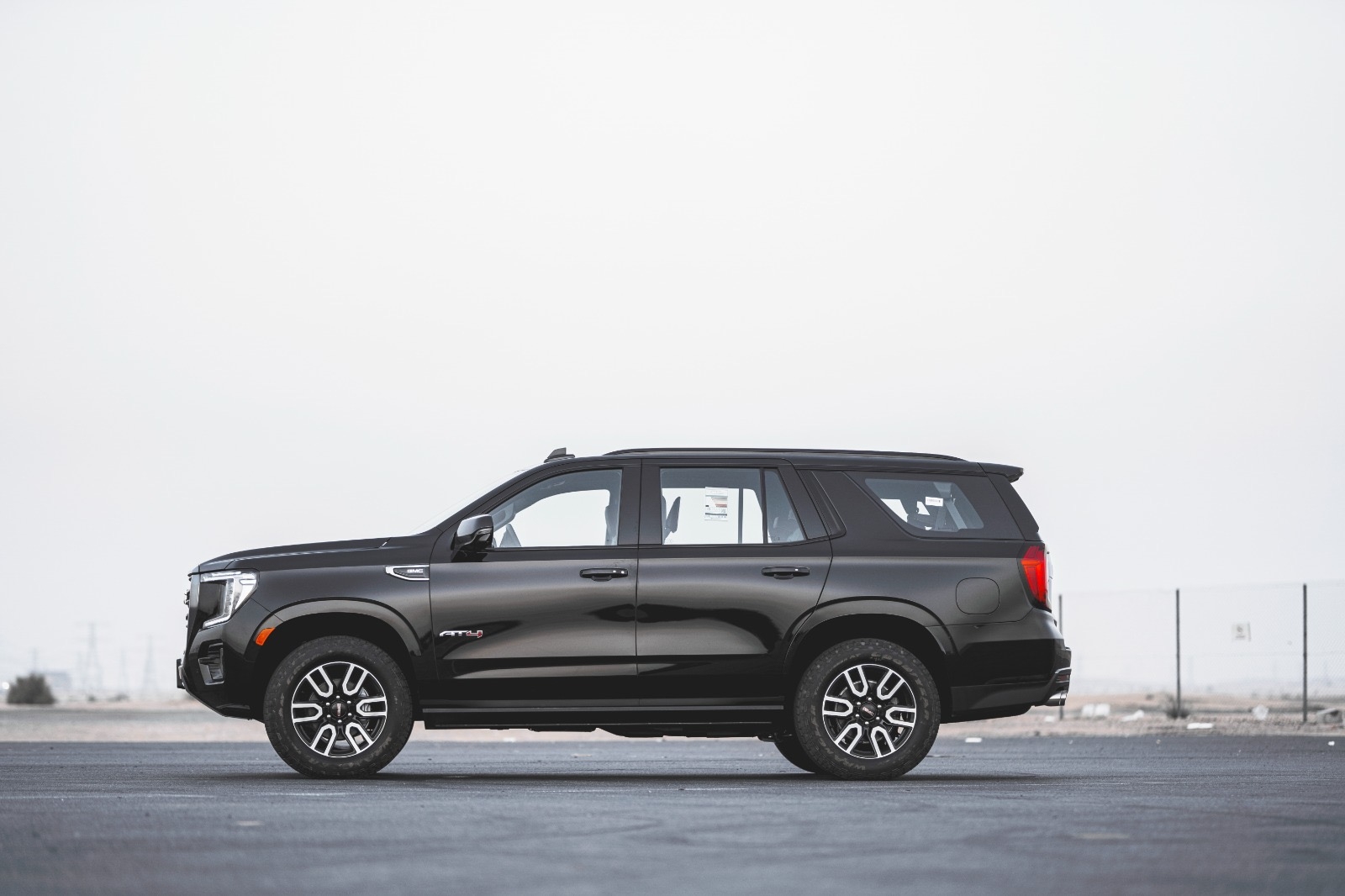 Siyah GMC Yukon AT4 2022