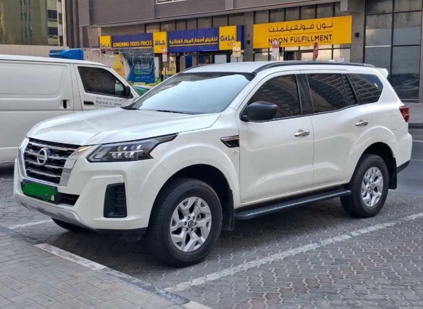 White Nissan Xterra SE 2024