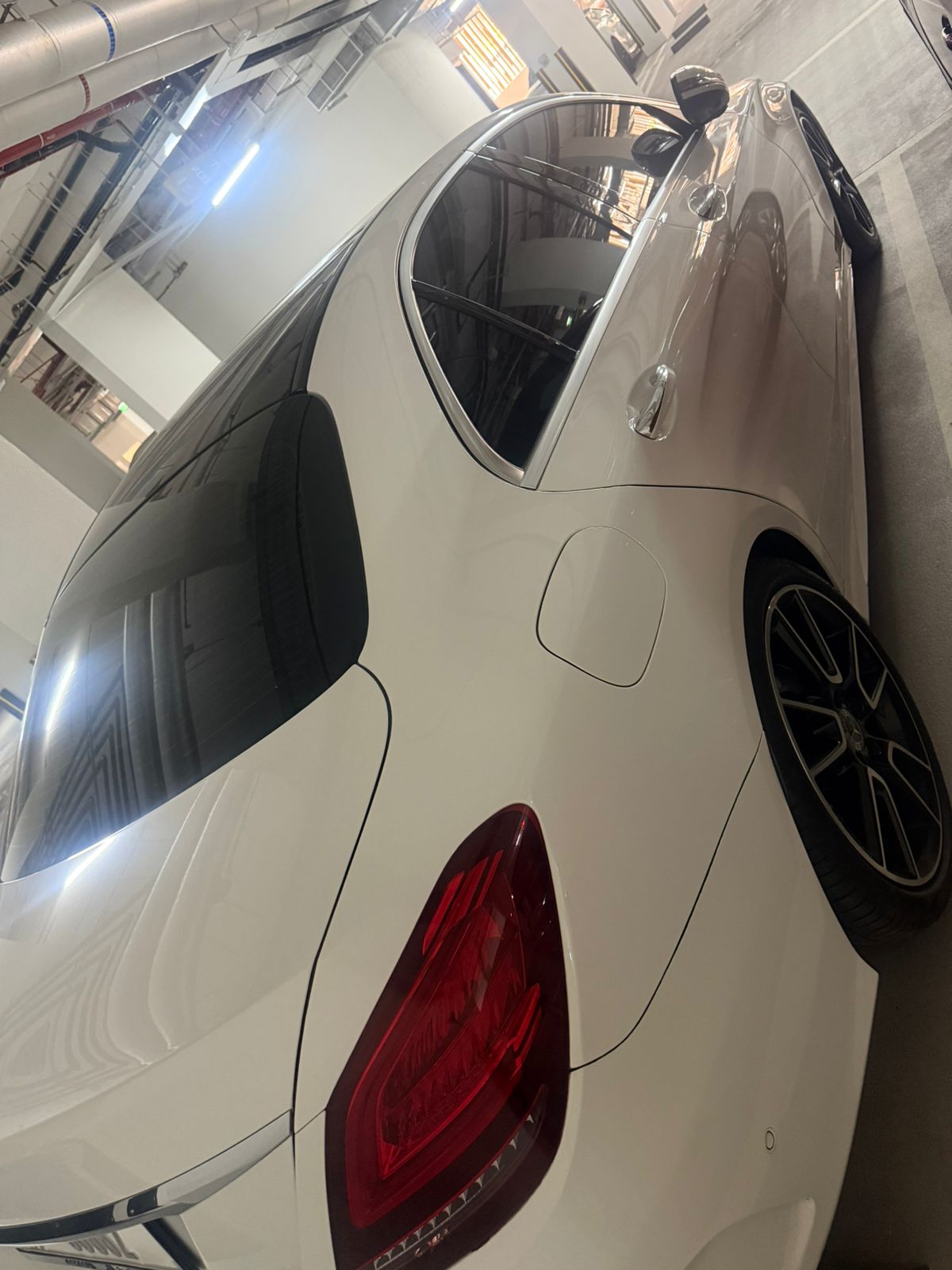 White Mercedes Benz C200 AMG PREMIUM 2024