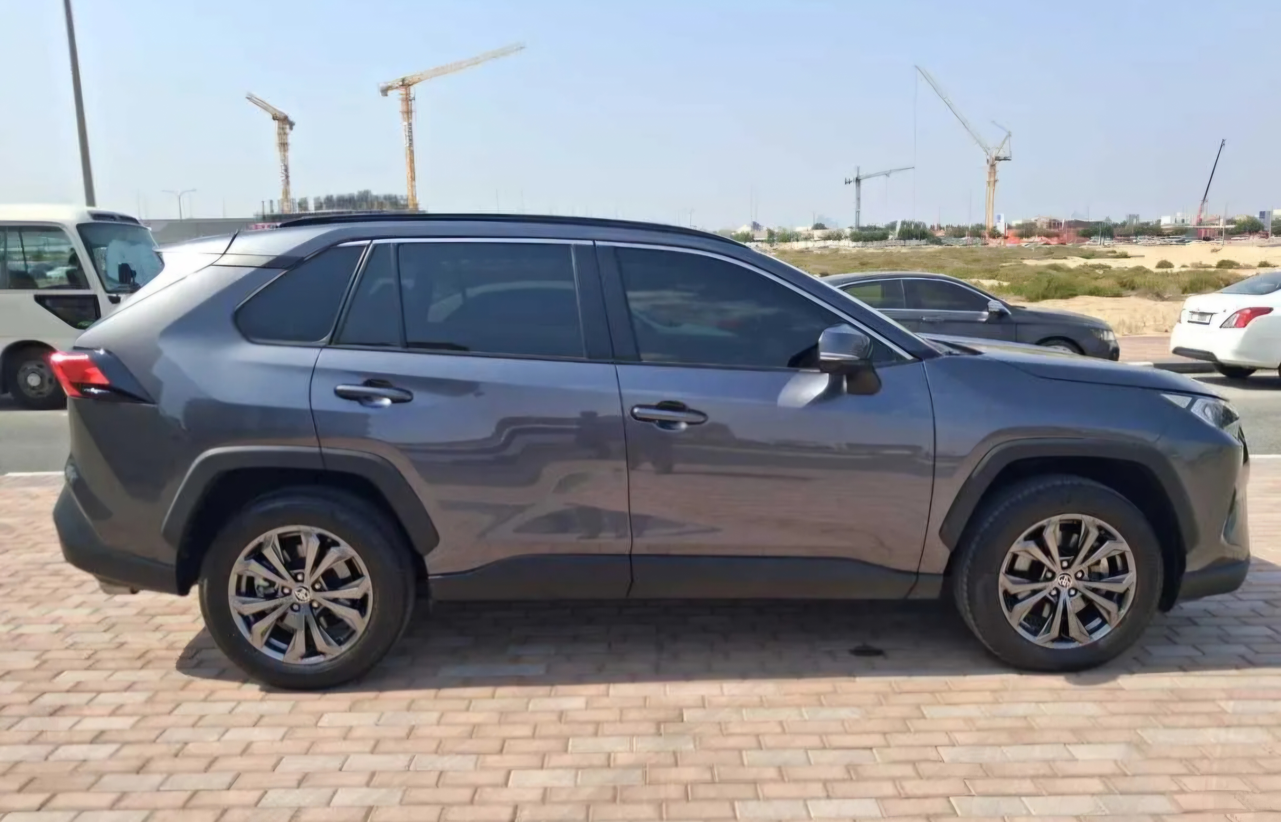 رمادي داكن تويوتا RAV4 VX 2024