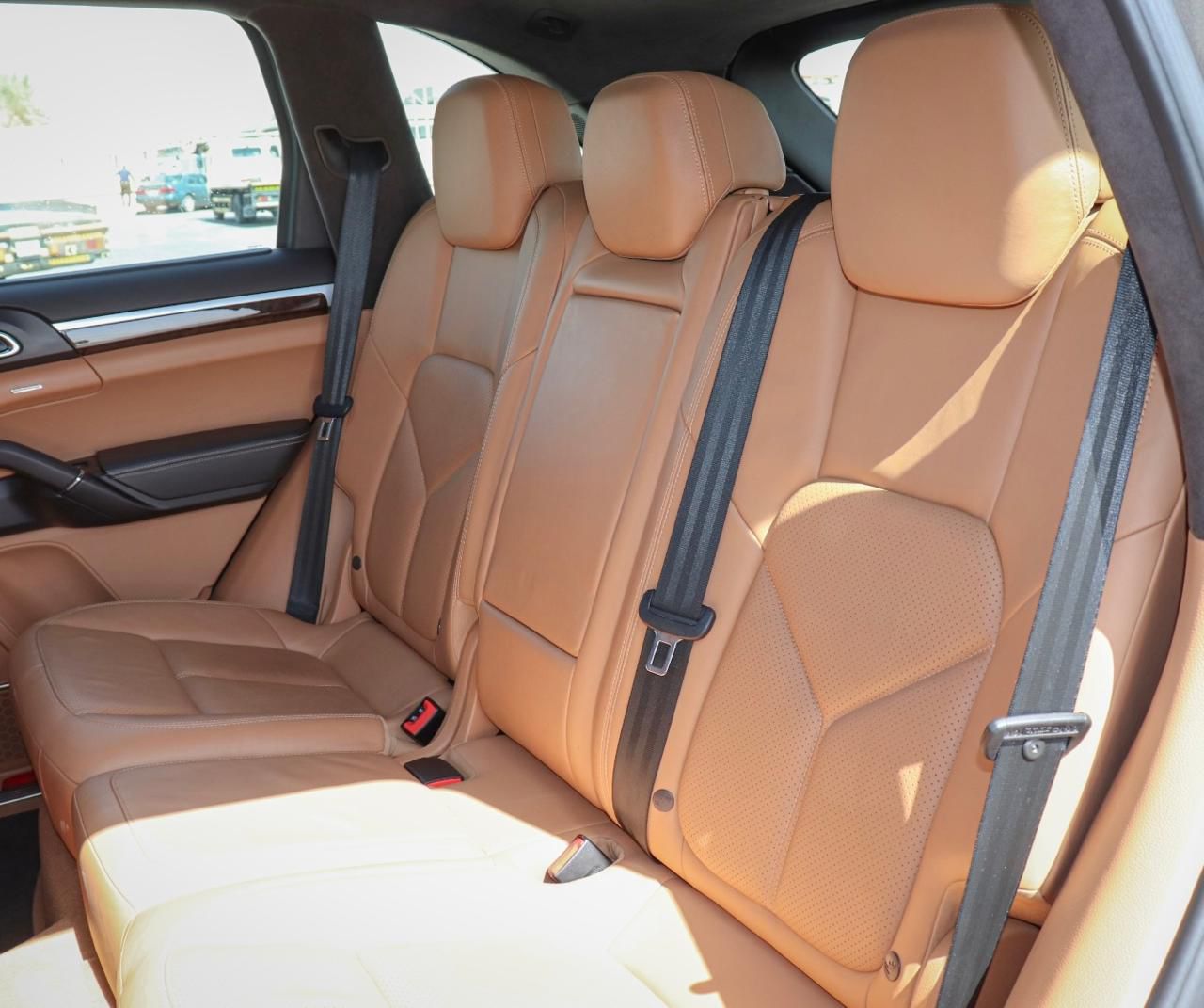 Черный Porsche Cayenne Turbo 2013