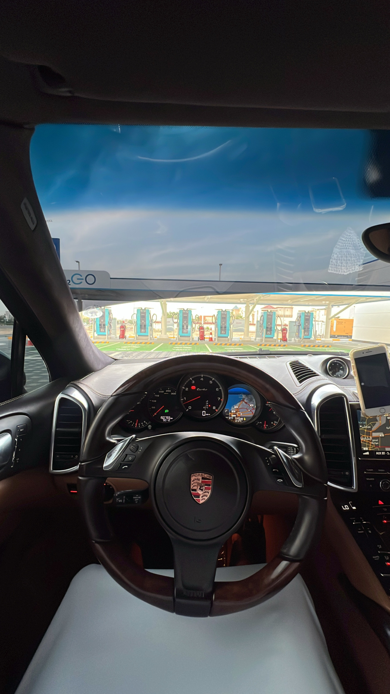 Черный Porsche Cayenne Turbo 2013