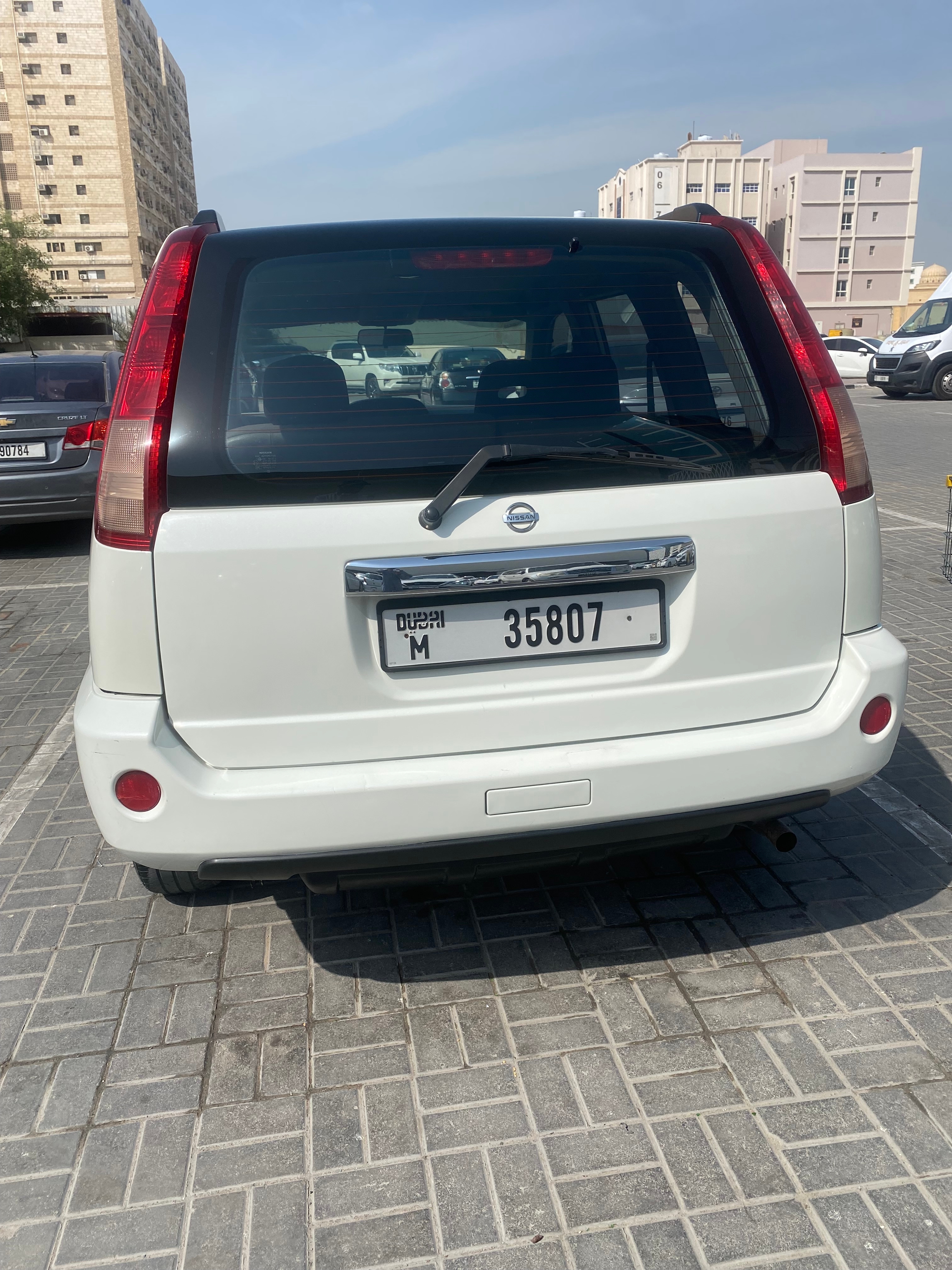 Weiß Nissan XTrail 2013
