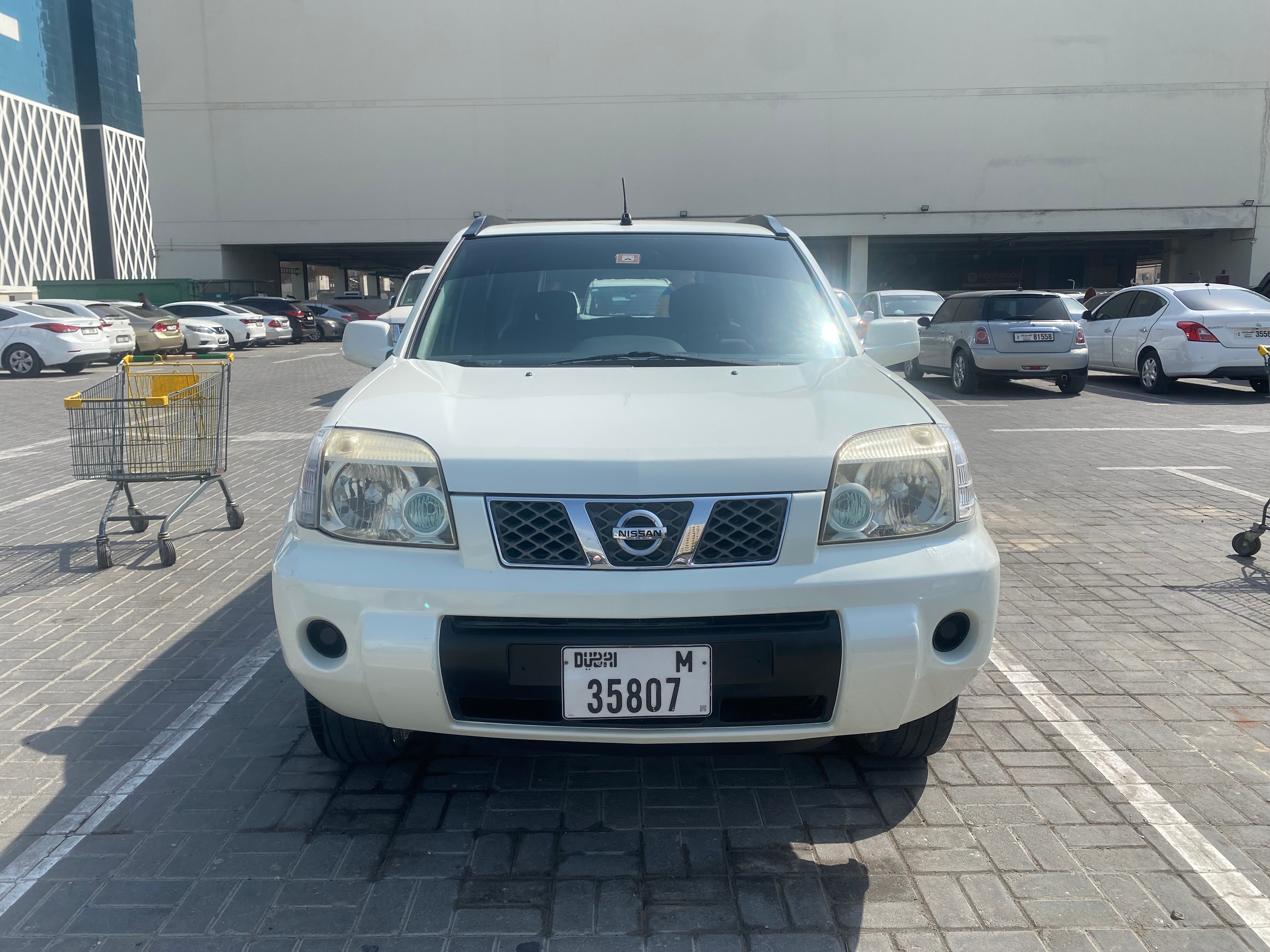 Weiß Nissan XTrail 2013