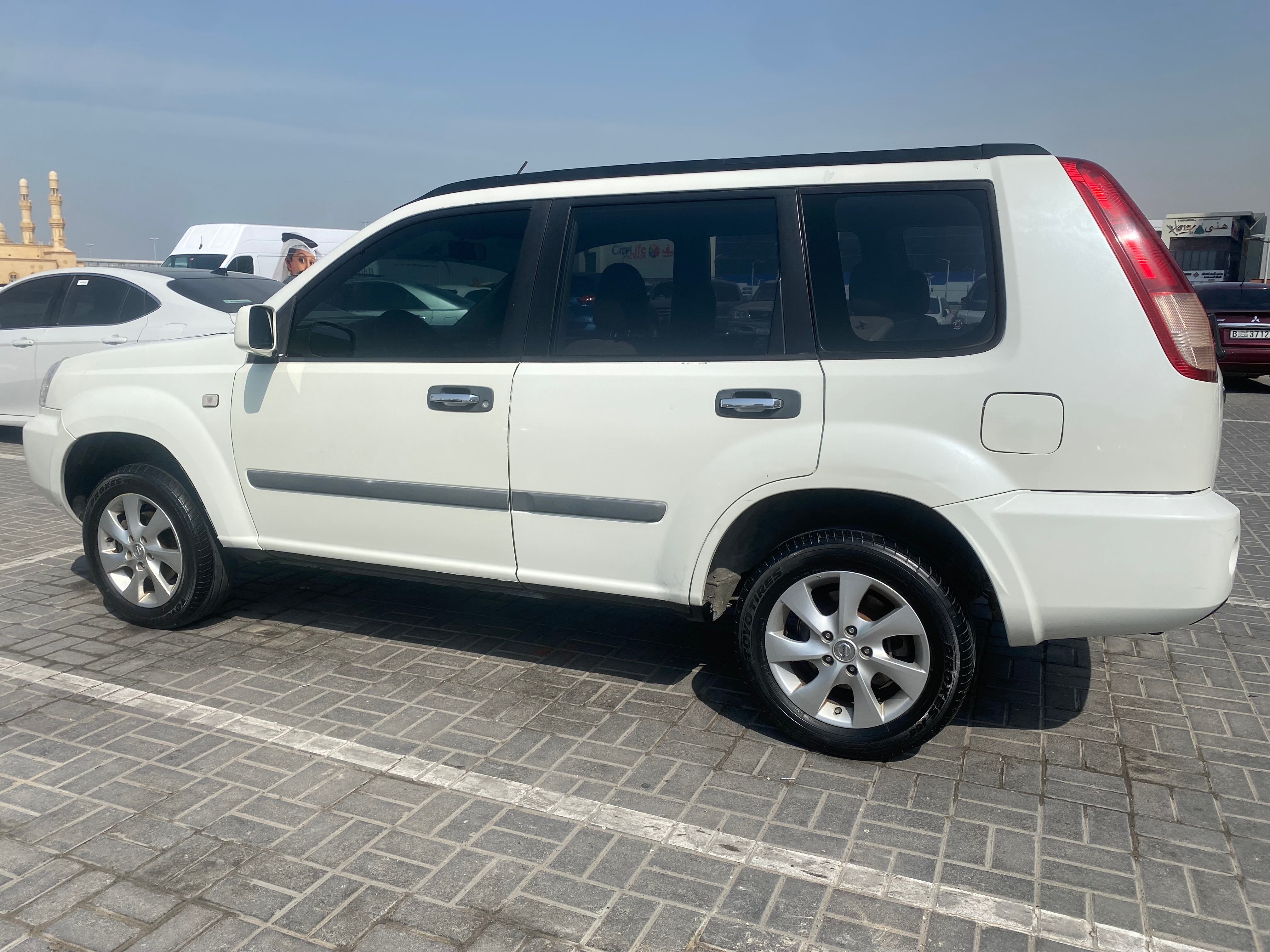 Weiß Nissan XTrail 2013