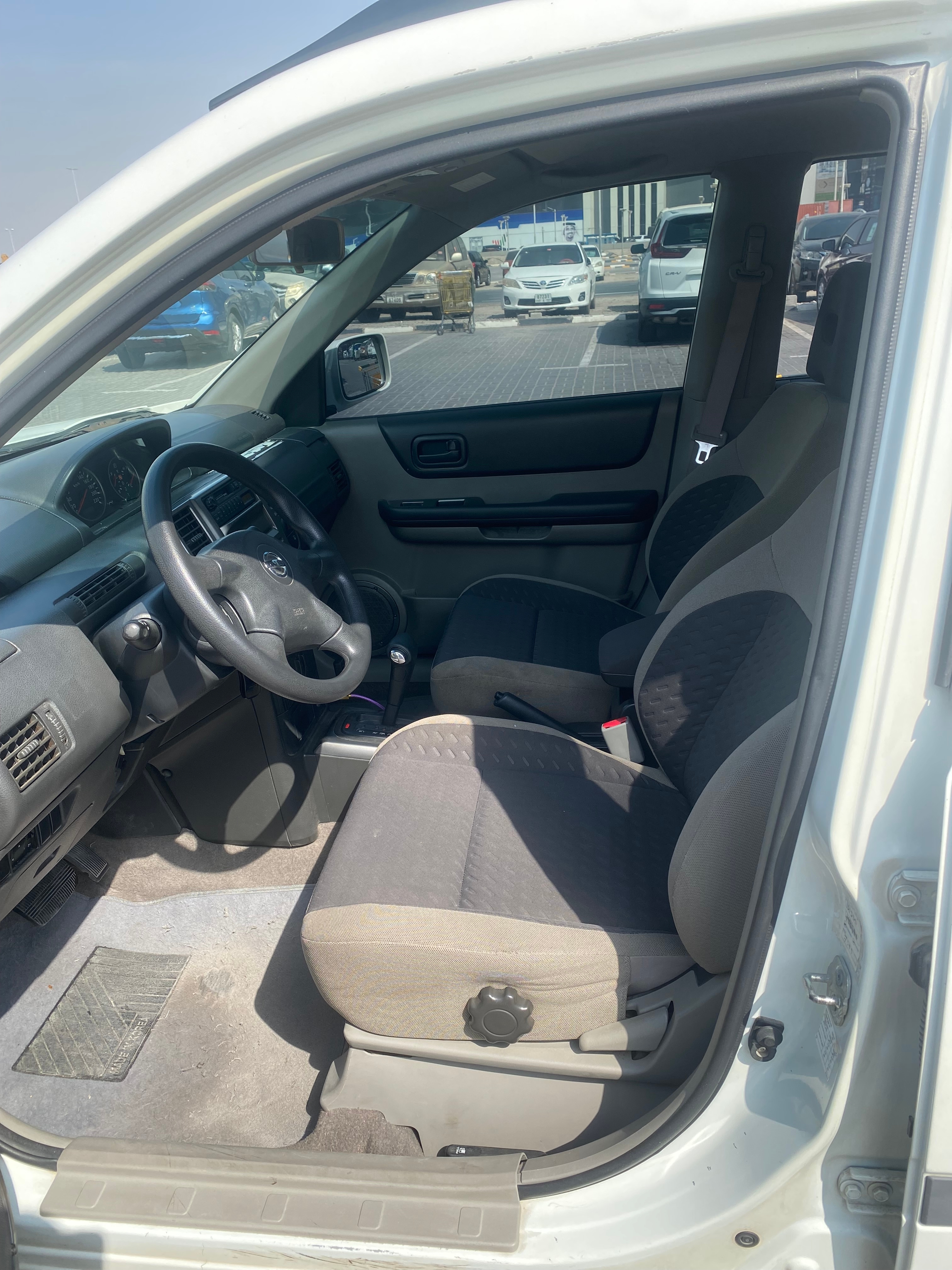 Weiß Nissan XTrail 2013