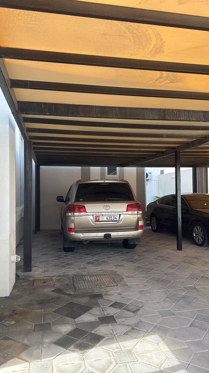 Silber Toyota Land Cruiser GXR 2010