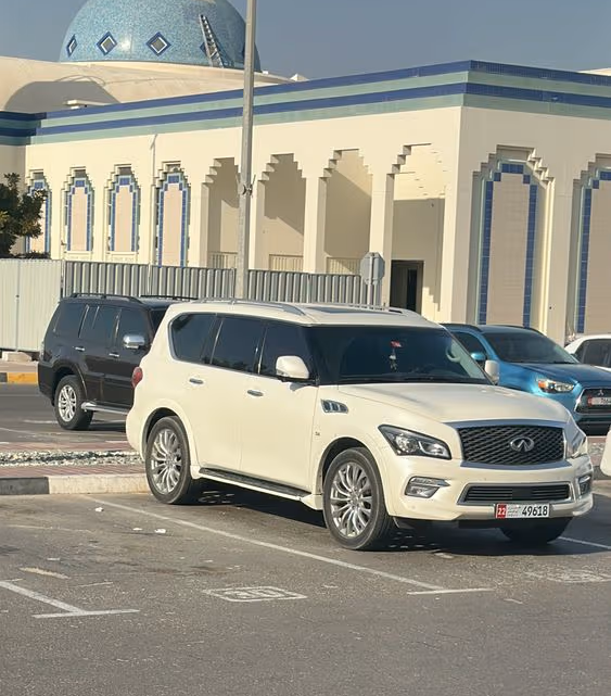 Bianca Infiniti QX80 8S Luxury 2016