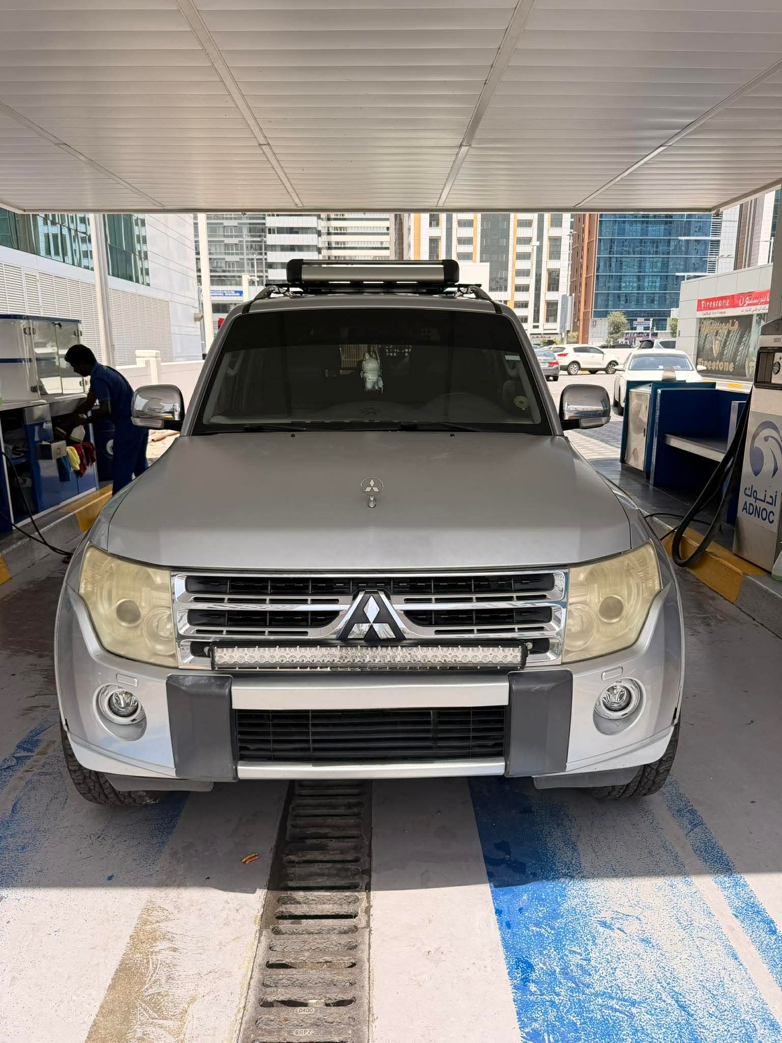 Argent Mitsubishi Pajero GLS 2010