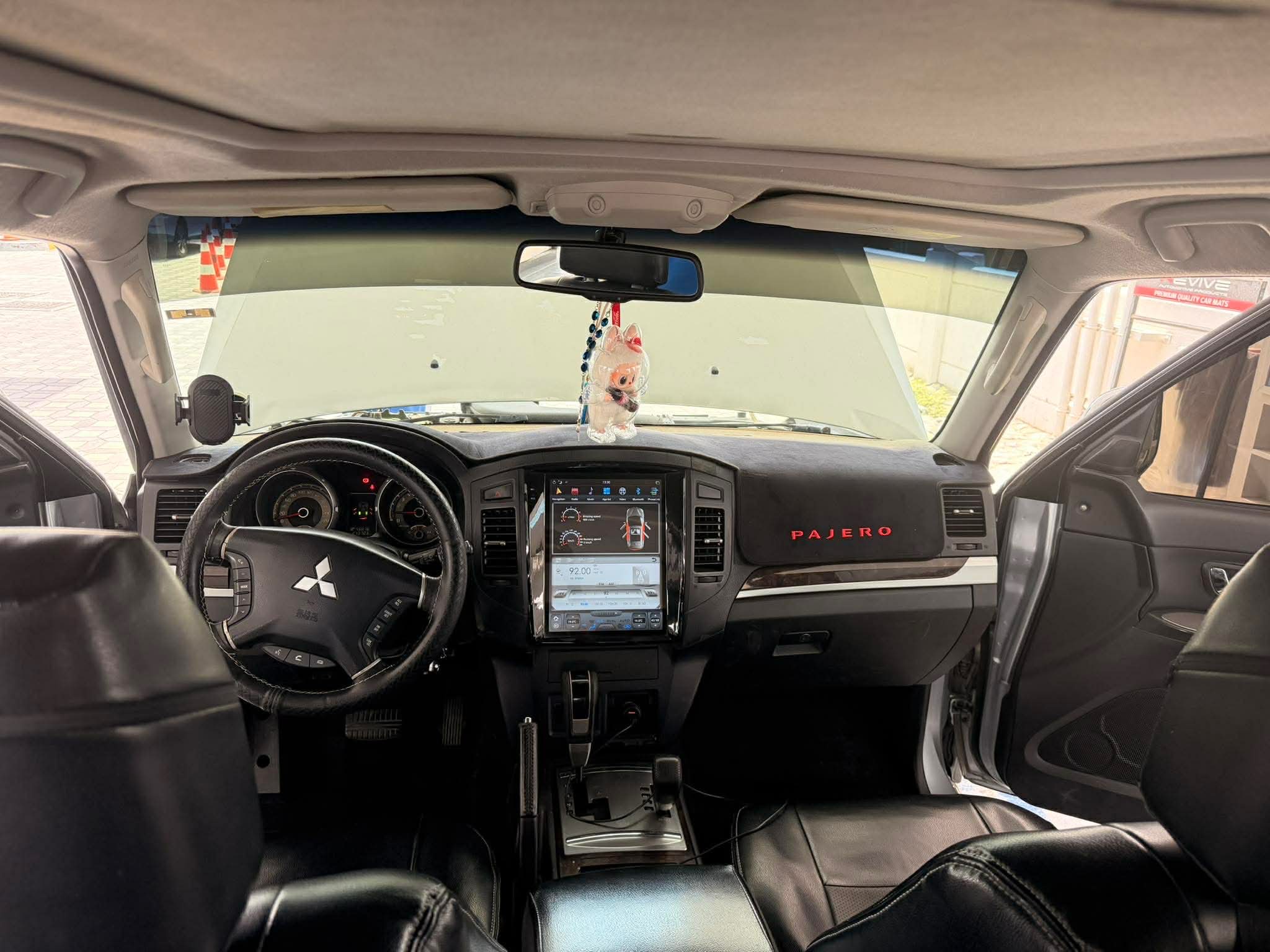 Silver Mitsubishi Pajero GLS 2010