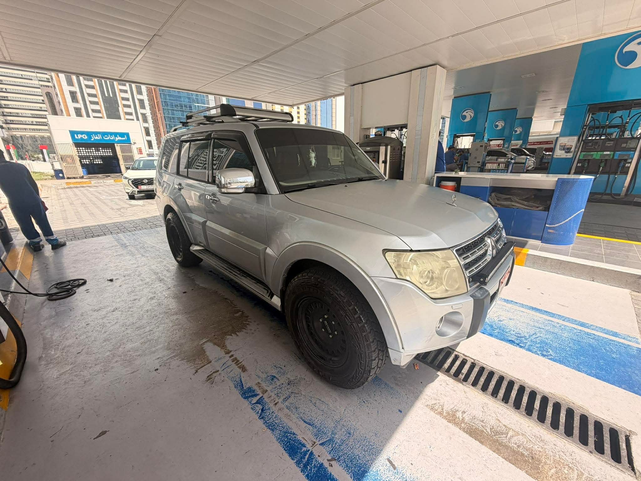 Silver Mitsubishi Pajero GLS 2010