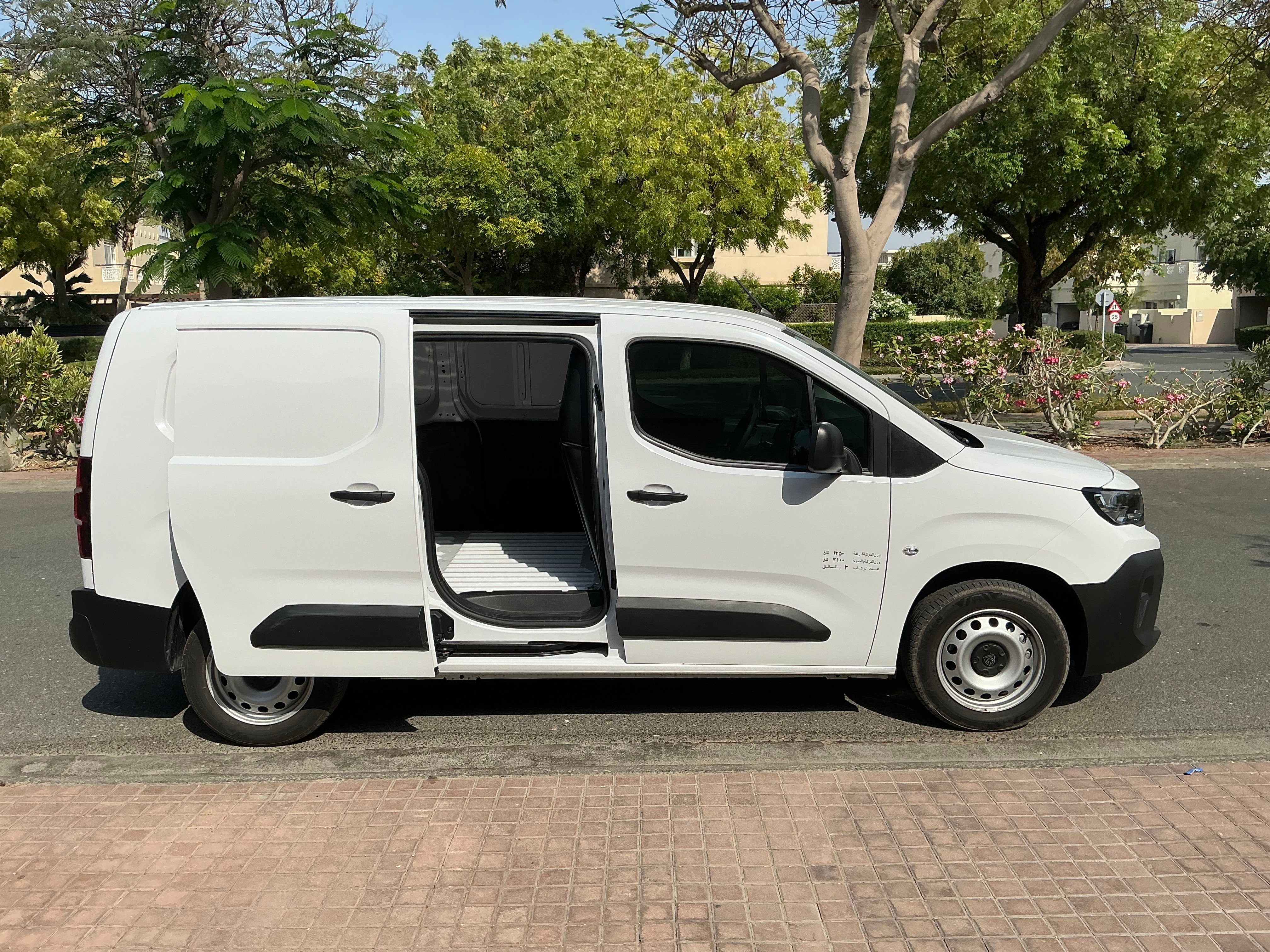 أبيض بيجو Partner Van Long Body 2025