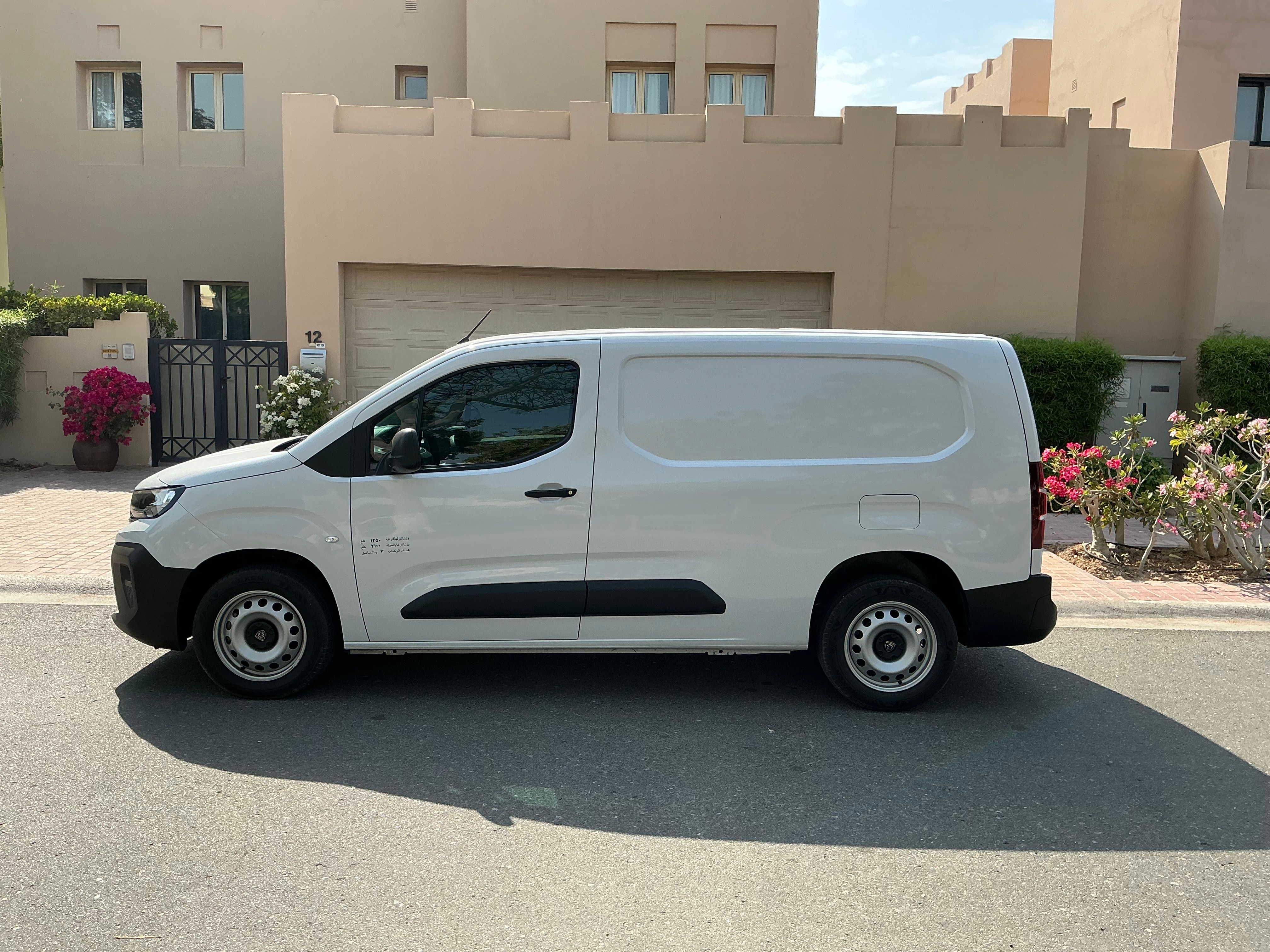 أبيض بيجو Partner Van Long Body 2025