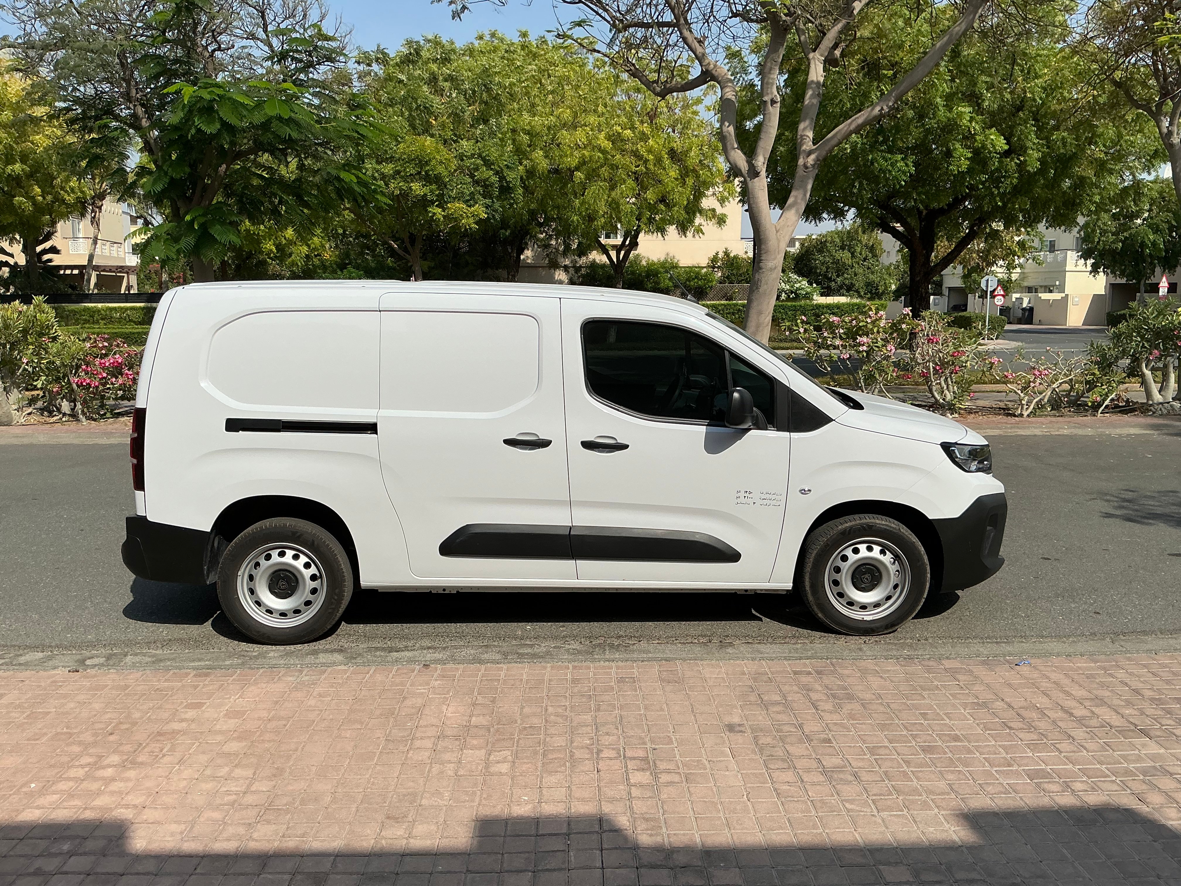 أبيض بيجو Partner Van Long Body 2025