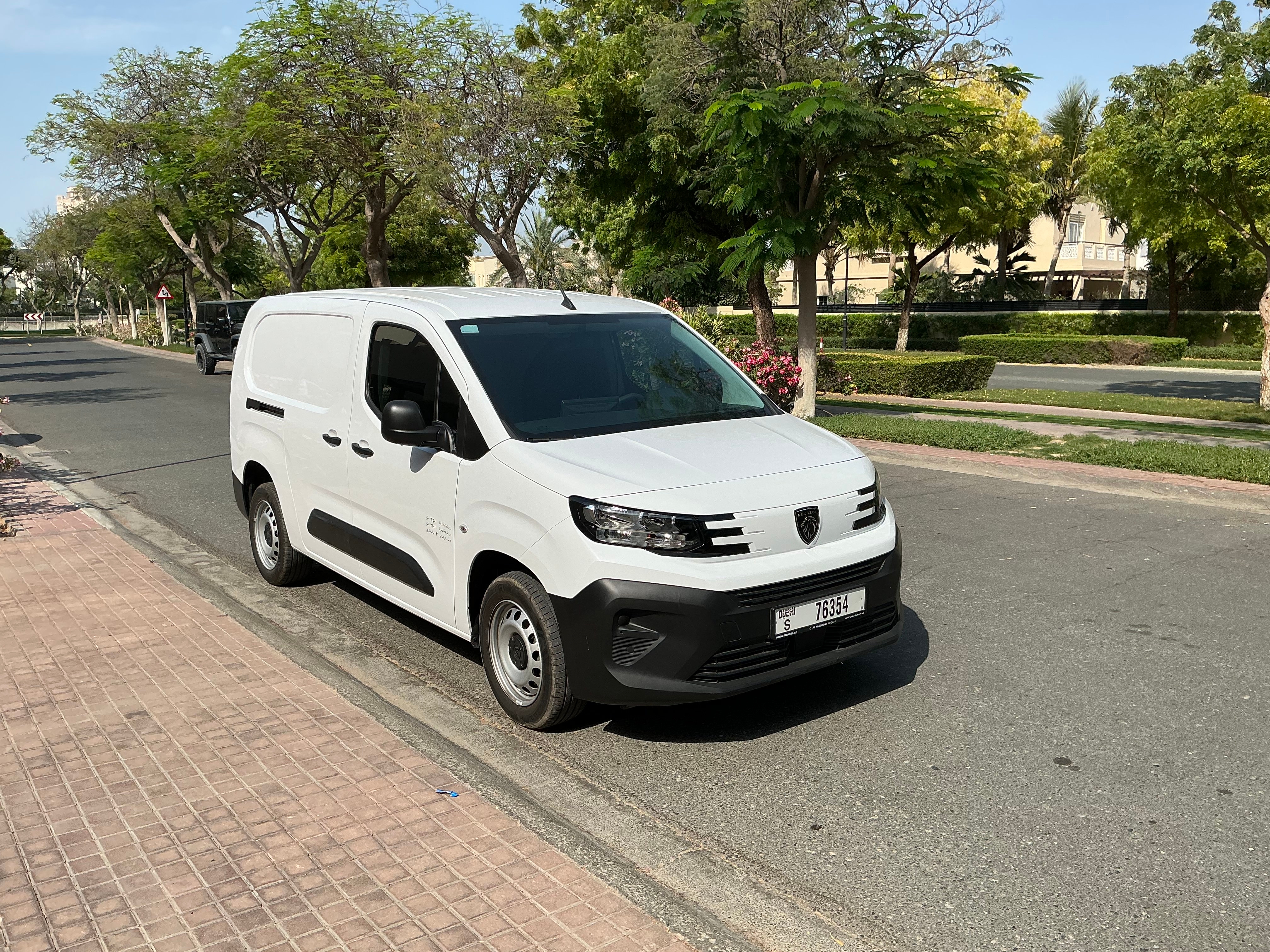 白色的 标致 Partner Van Long Body 2025