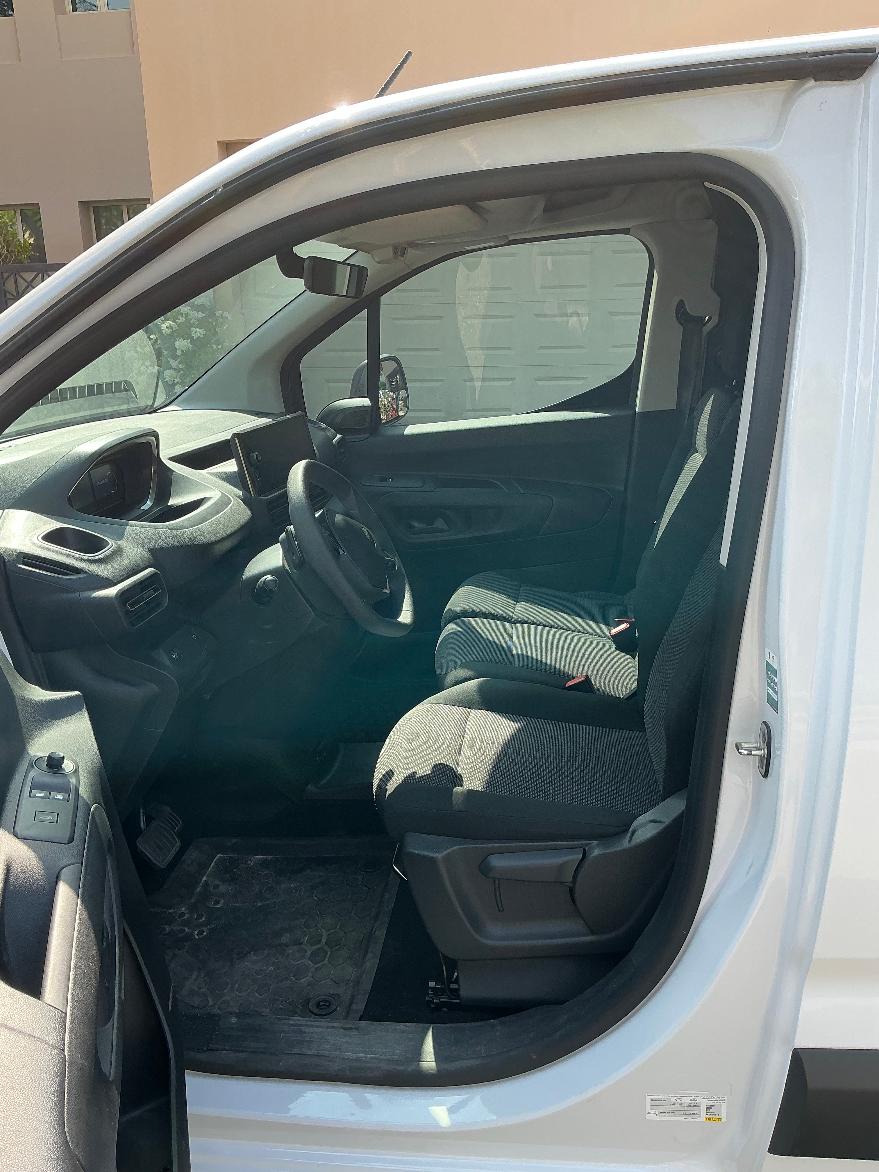 Weiß Peugeot Partner Van Long Body 2025