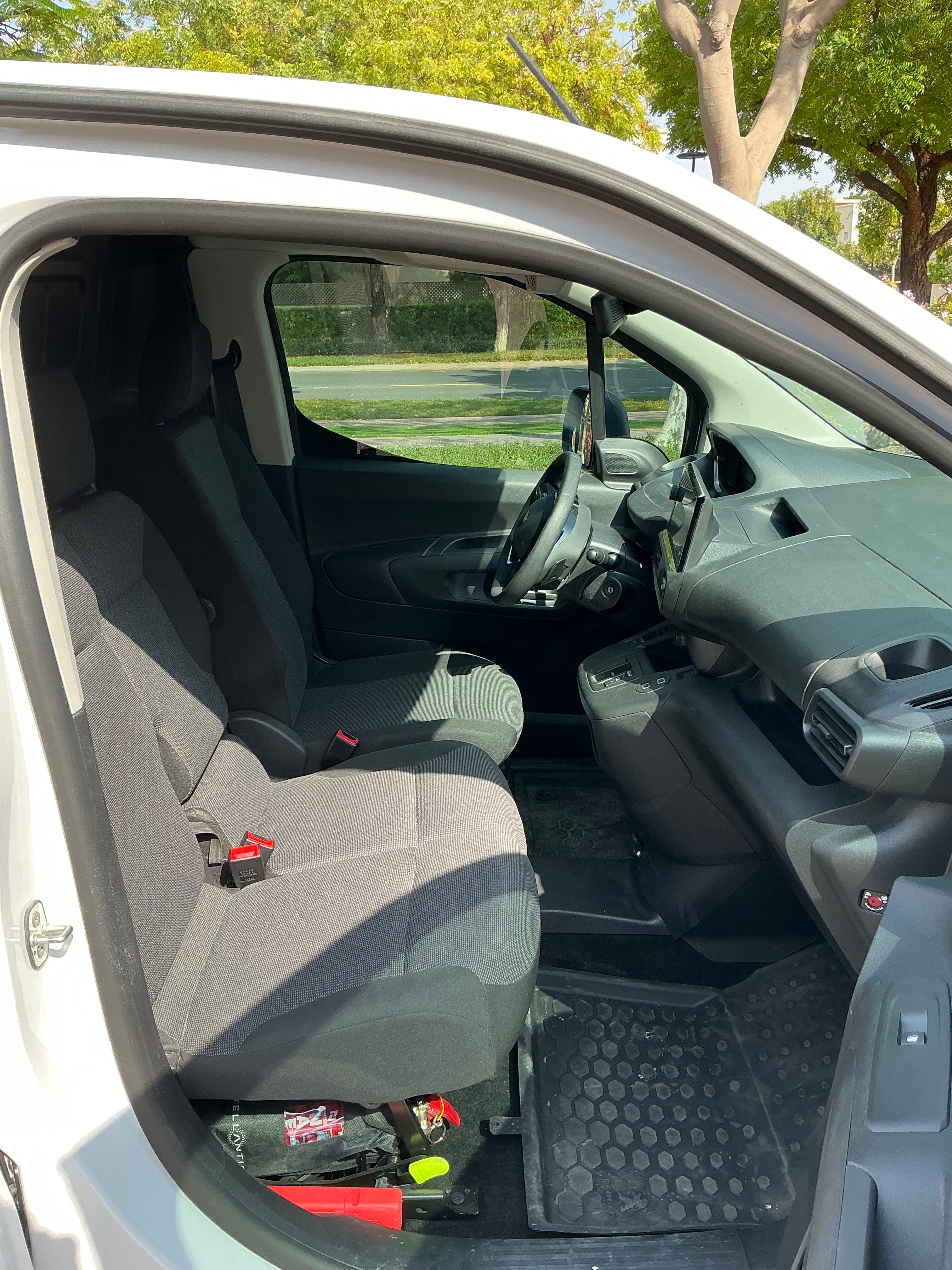 白色的 标致 Partner Van Long Body 2025