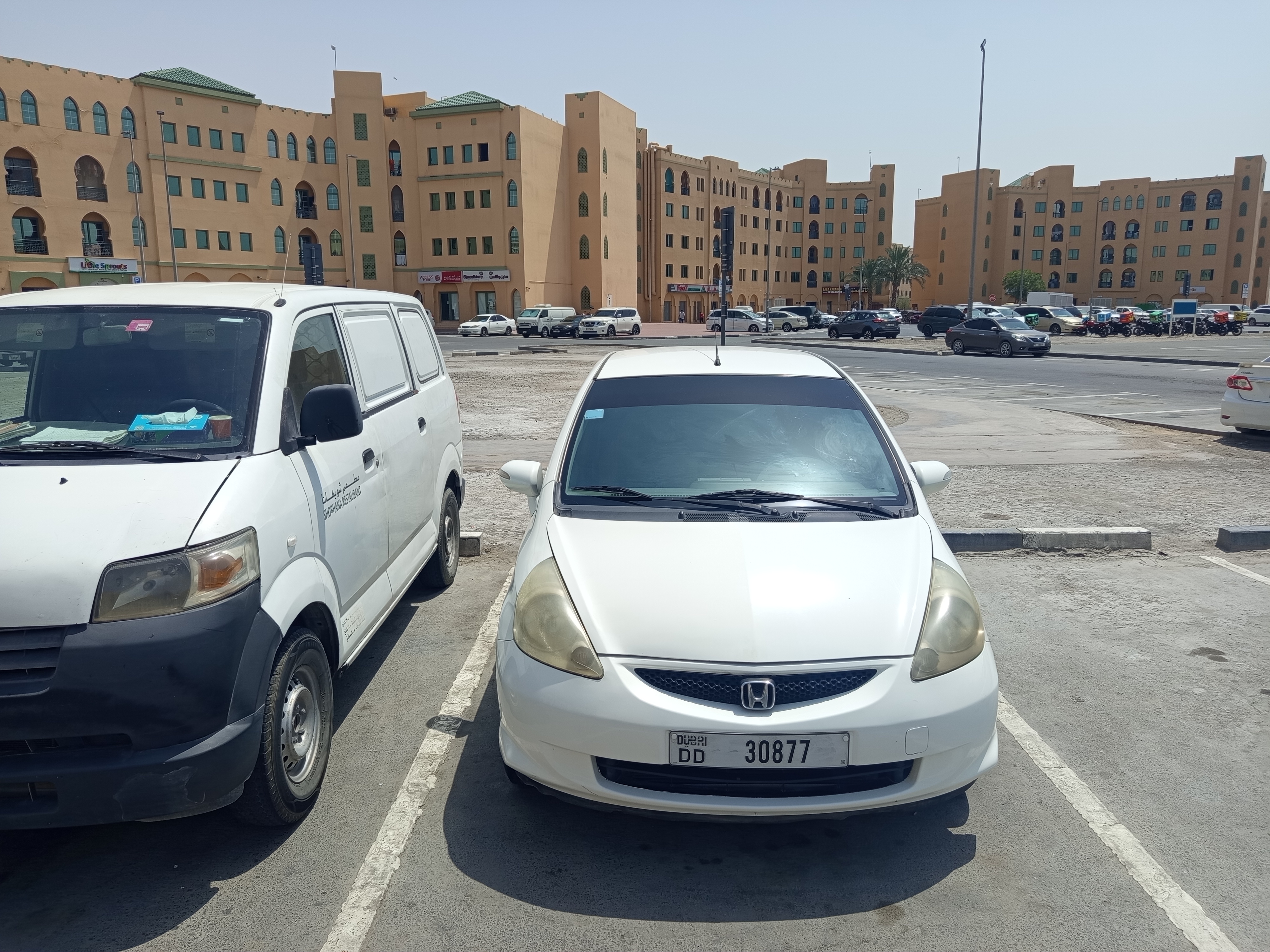 Белый Honda Jazz DX 2007