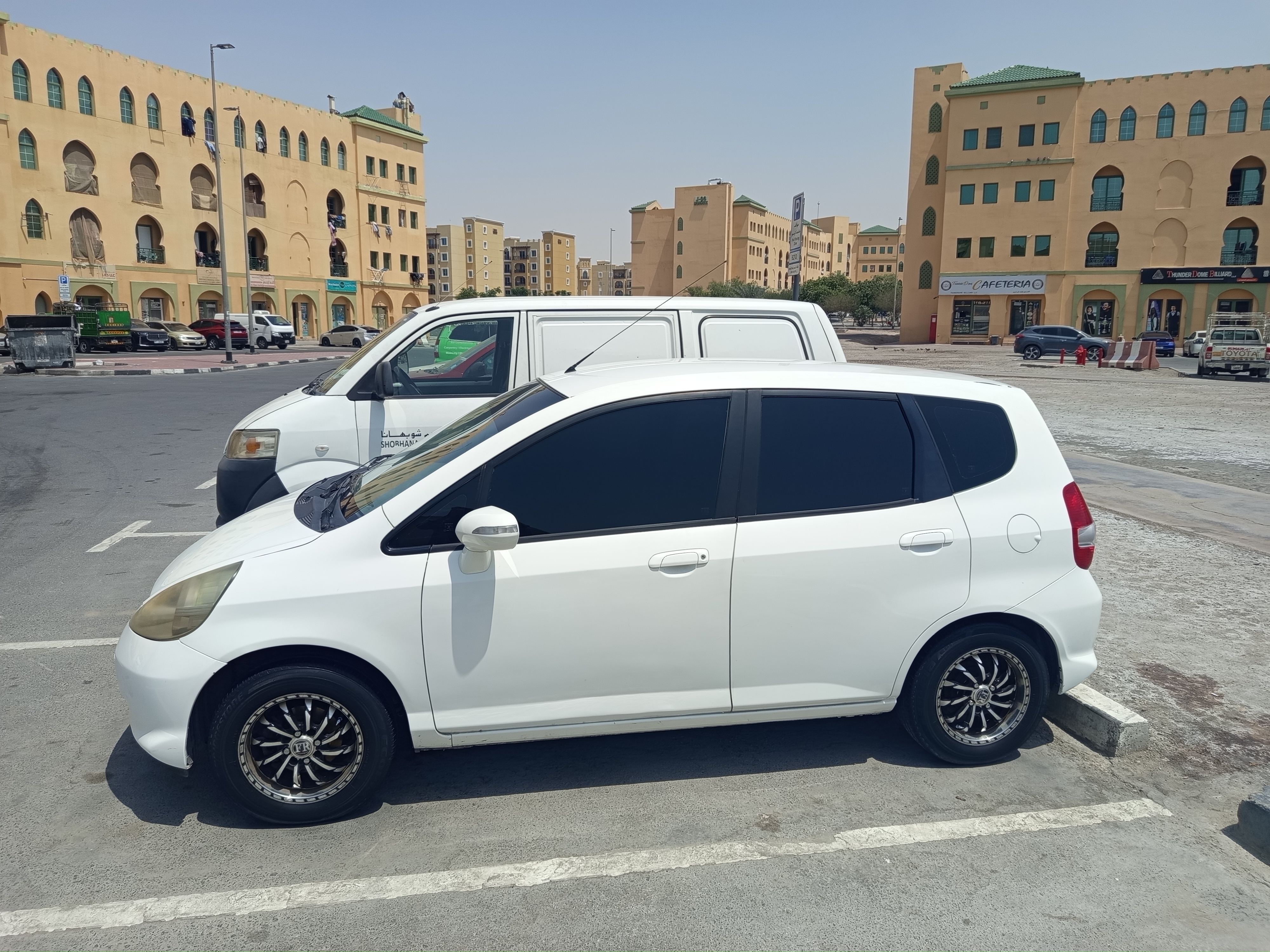 Белый Honda Jazz DX 2007
