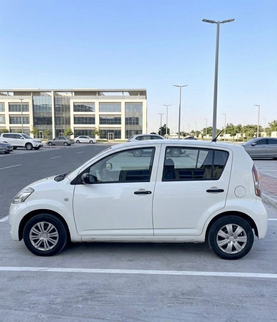 Beyaz Daihatsu Sirion 2006