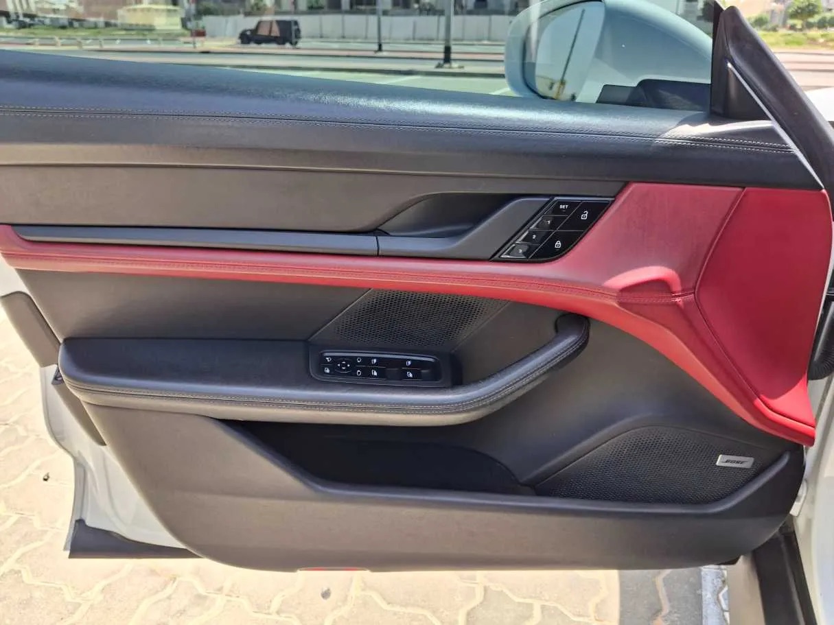 Bianca Porsche Taycan Base 2021