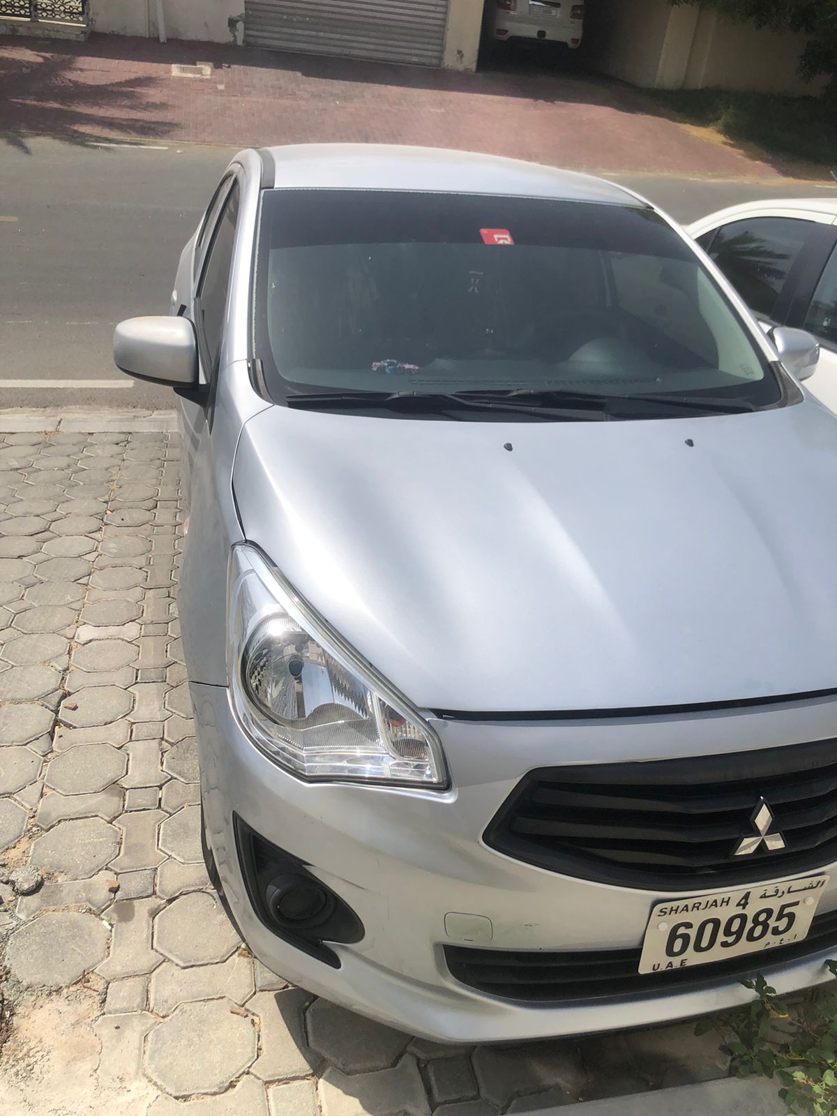 D'argento Mitsubishi Attrage GLX Medium Line 2014