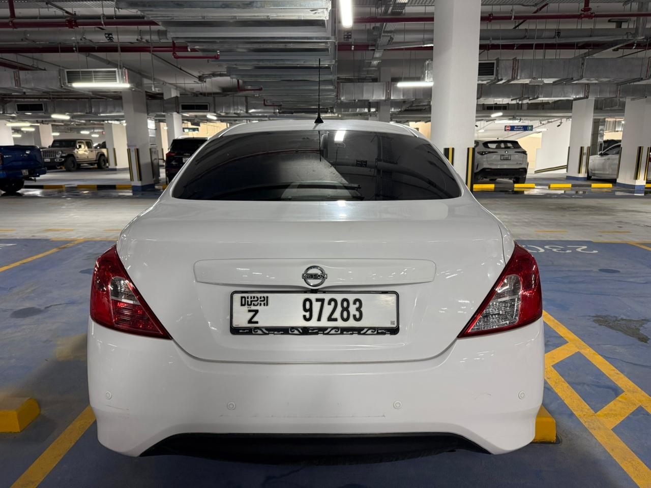 Blanc Nissan Sunny SV 2022